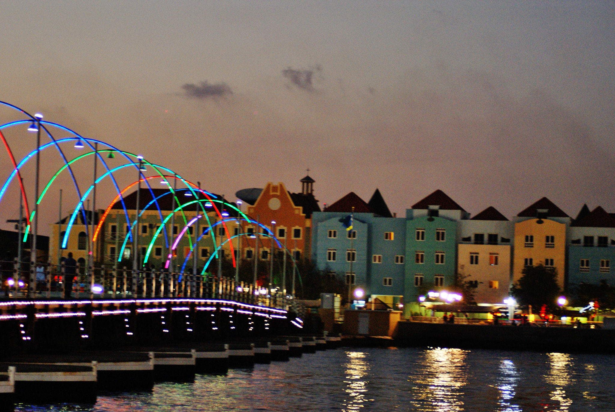 Sony Alpha DSLR-A200 + Tamron Lens (255) sample photo. Queen emma bridge in willemstad photography