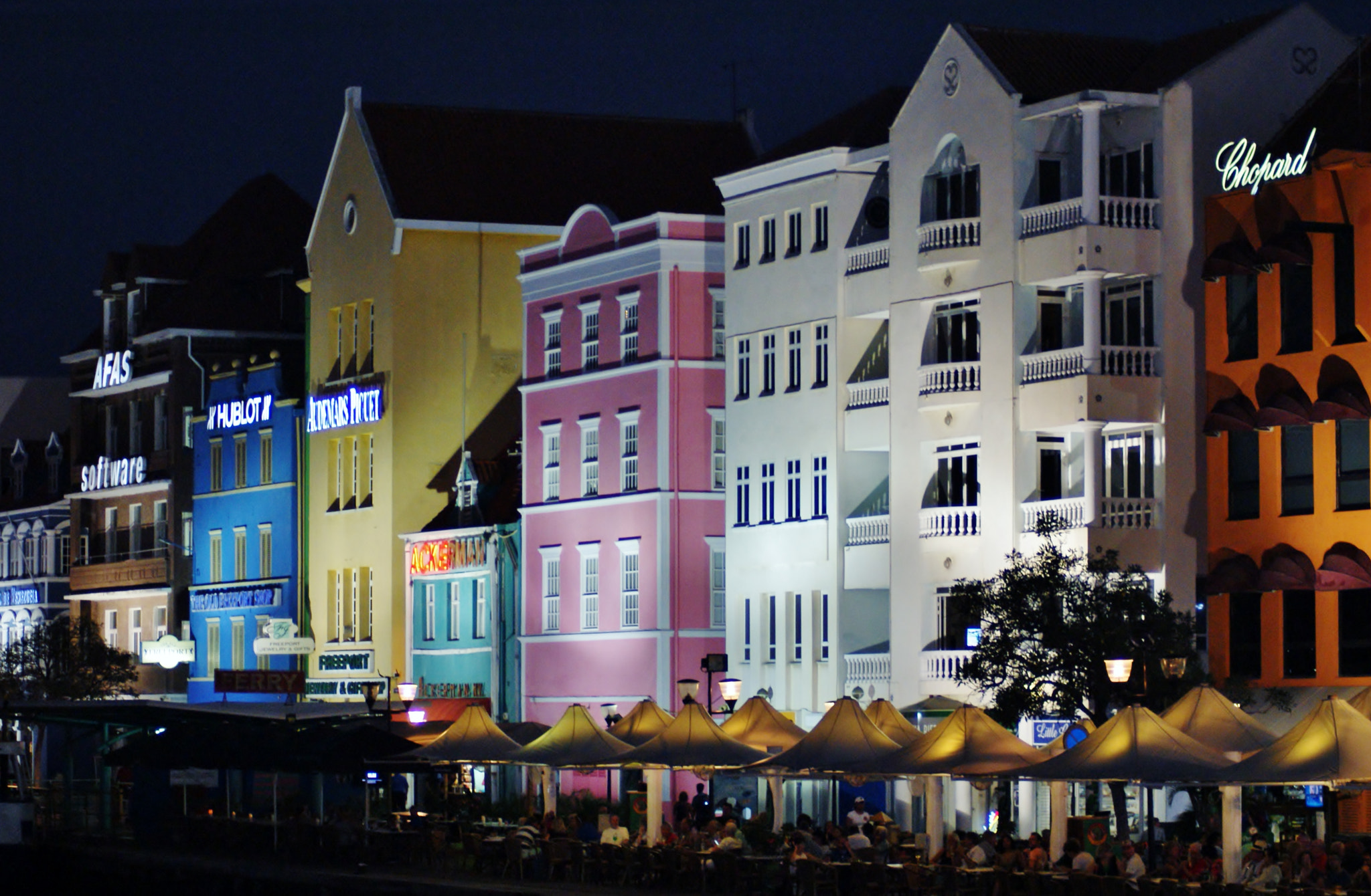 Sony Alpha DSLR-A200 + Tamron Lens (255) sample photo. Willemstad by night photography