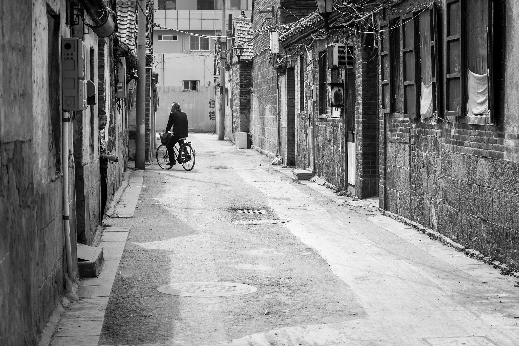 Canon EOS 100D (EOS Rebel SL1 / EOS Kiss X7) + Canon EF 50mm F1.4 USM sample photo. The witness of the escaped bicker photography