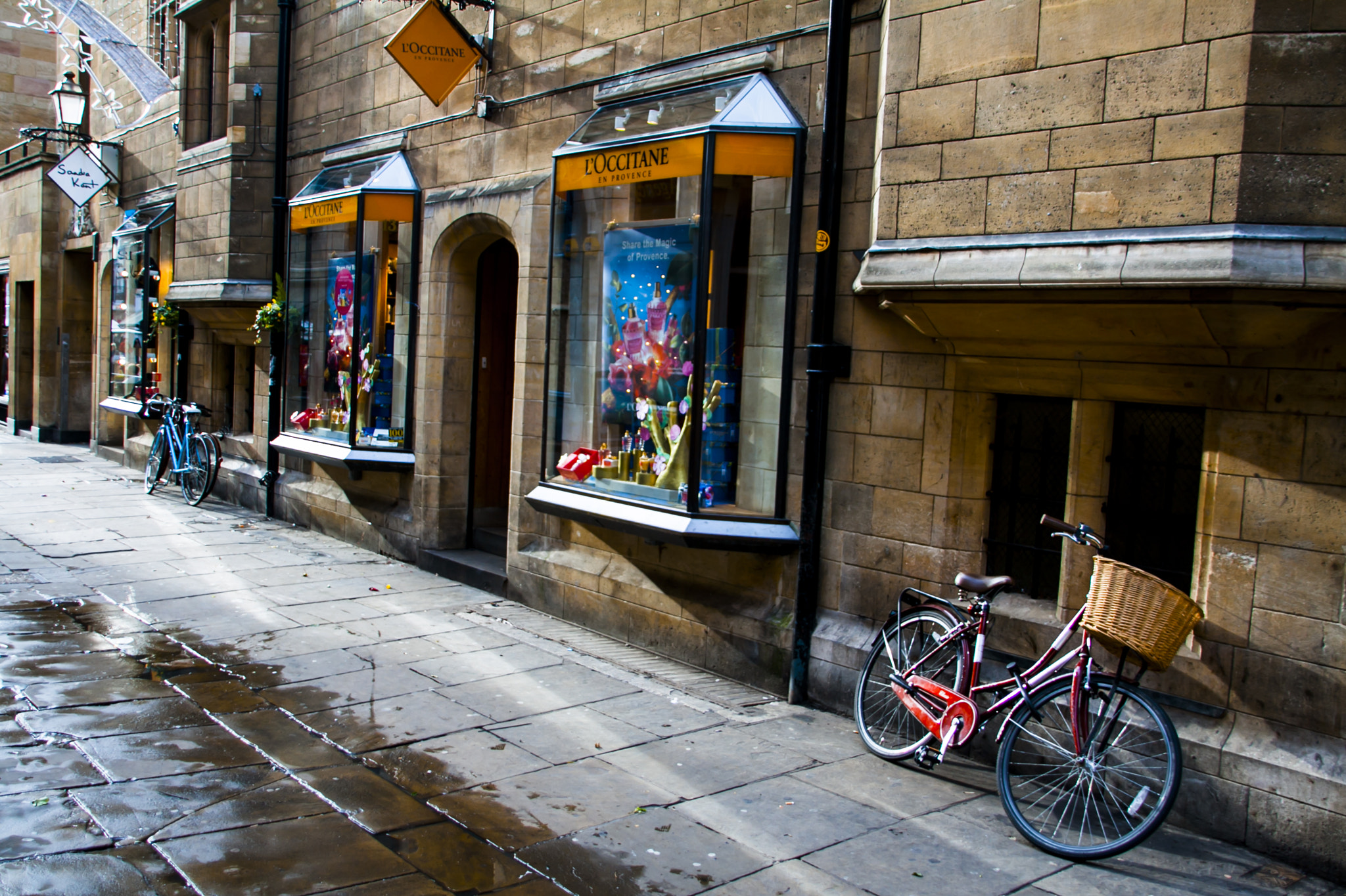 Sigma 18-200mm f/3.5-6.3 DC OS sample photo. Streets of cambridge photography