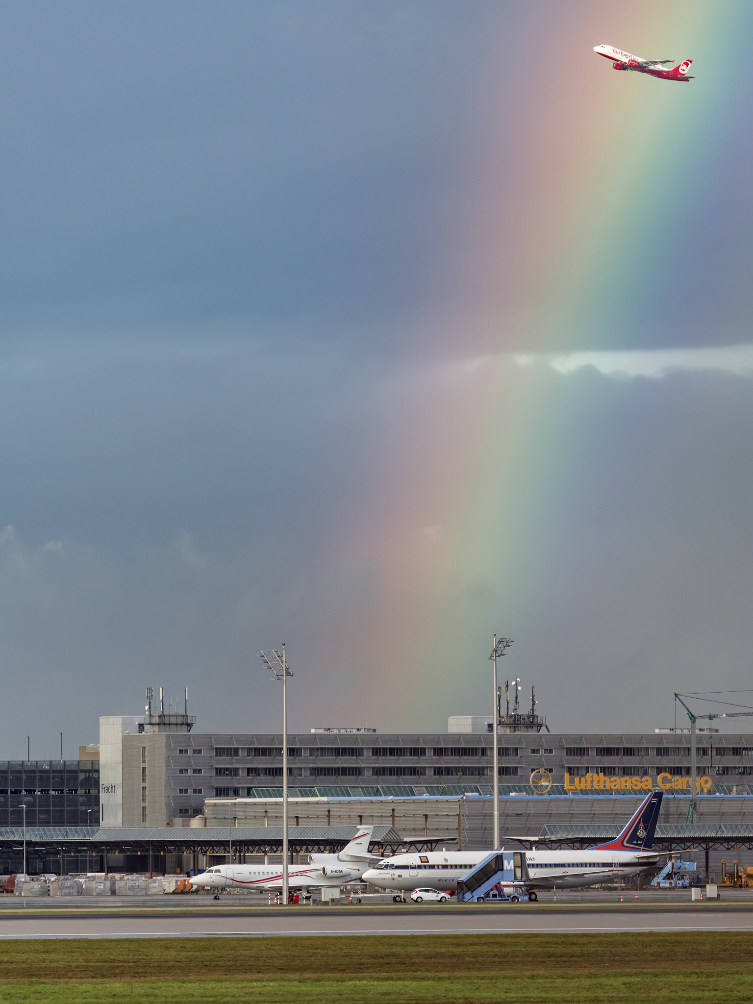 Pentax K-1 sample photo. Regenbogen über dem flughafen münchen photography