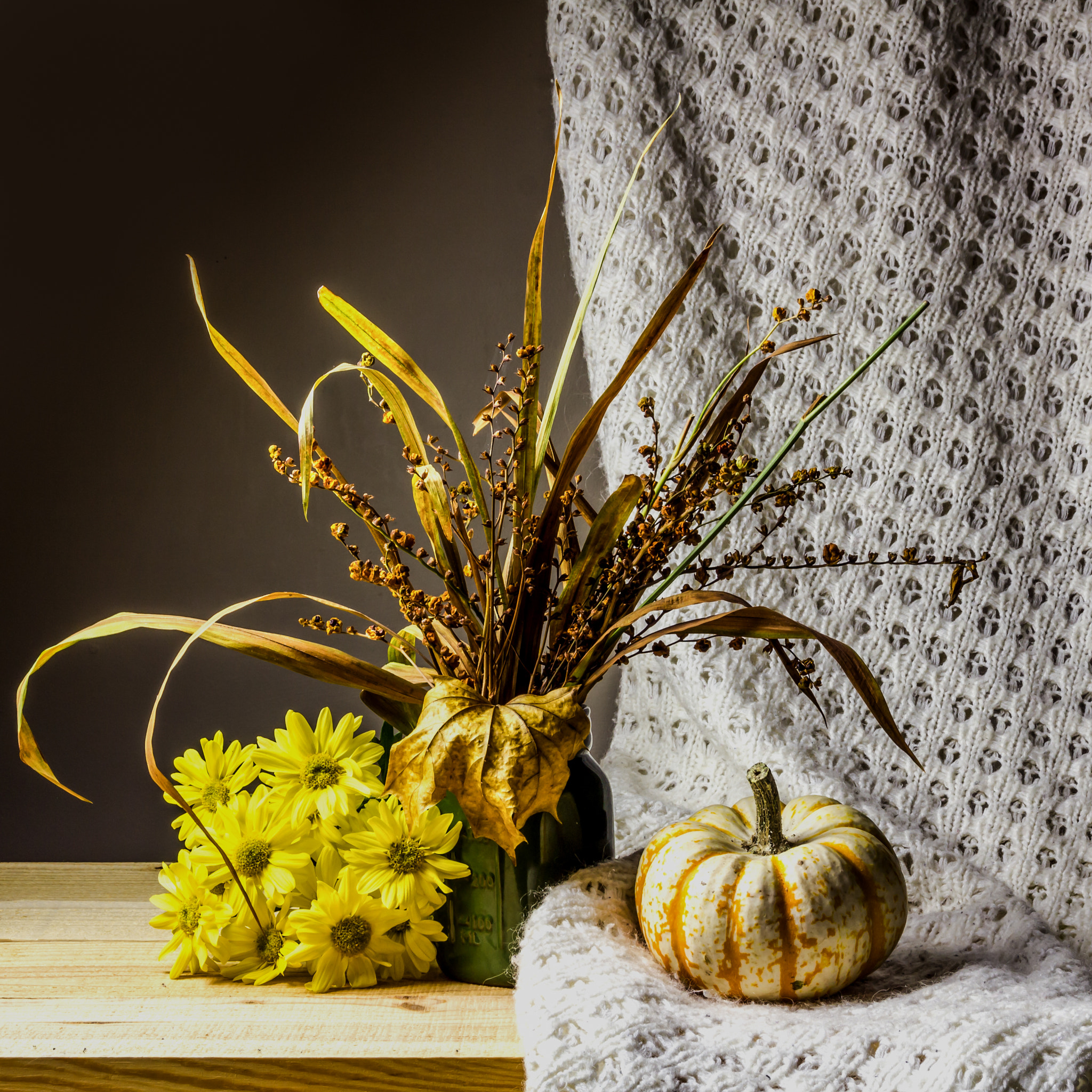 Sigma 18-50mm f/2.8 Macro sample photo. Autumn photography