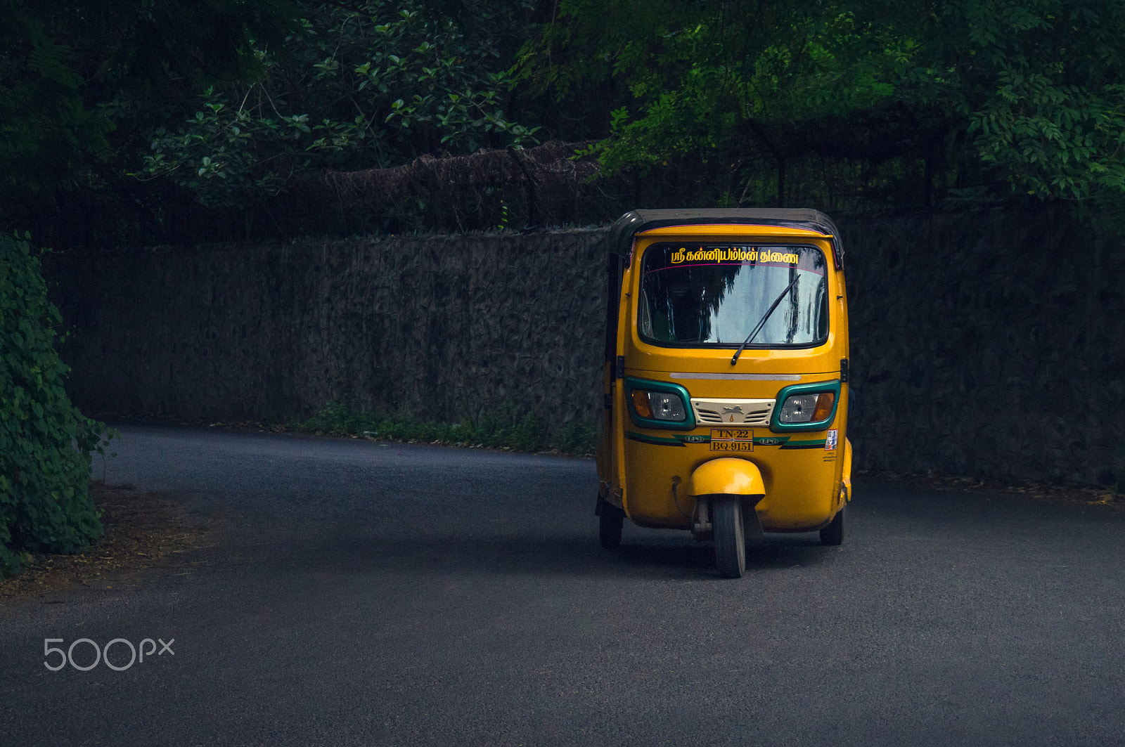 Sony SLT-A57 + Tamron 18-270mm F3.5-6.3 Di II PZD sample photo. Auto rickshaw photography