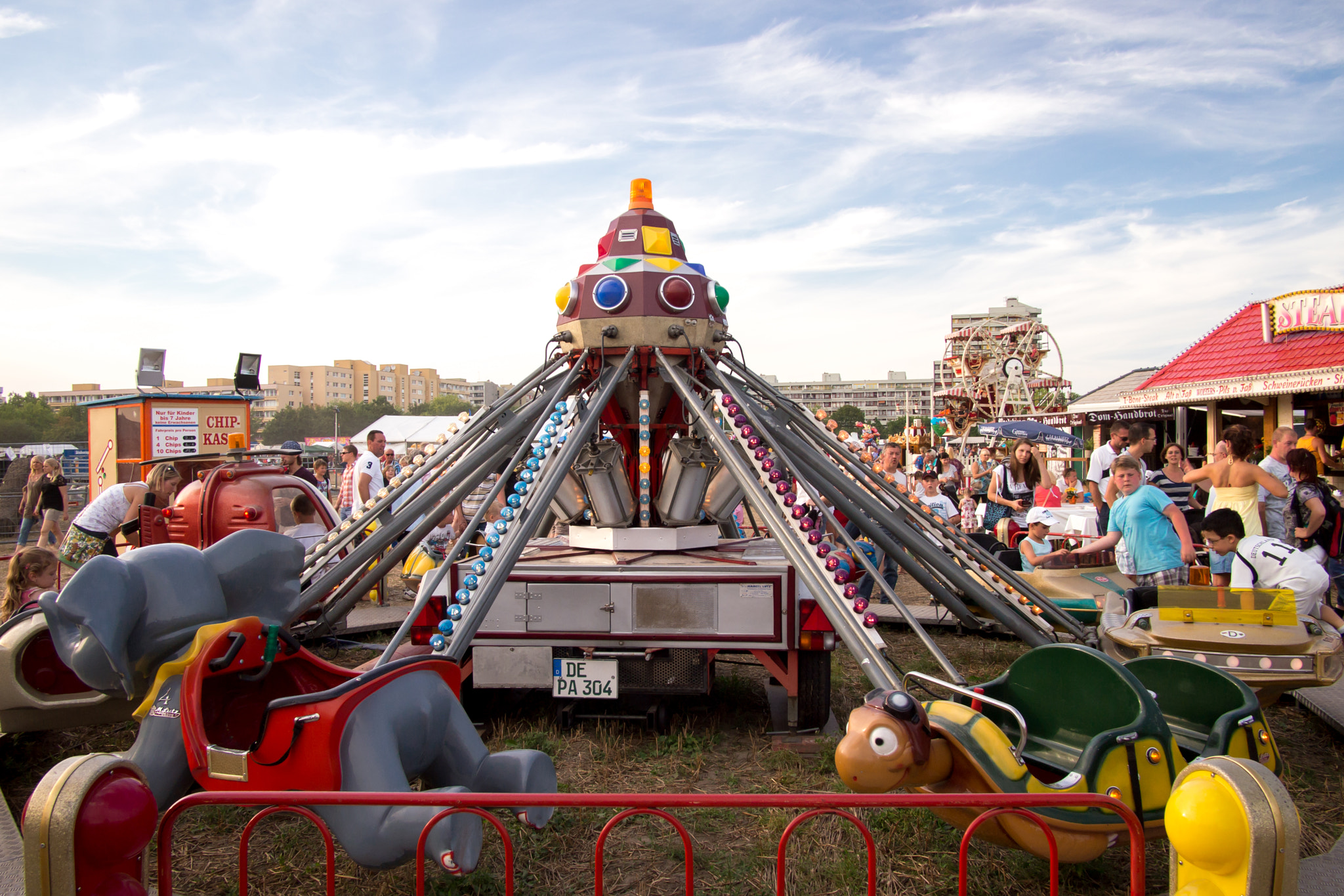 Olympus PEN E-P3 + Panasonic Lumix G 14mm F2.5 ASPH sample photo. Strohballenfest photography