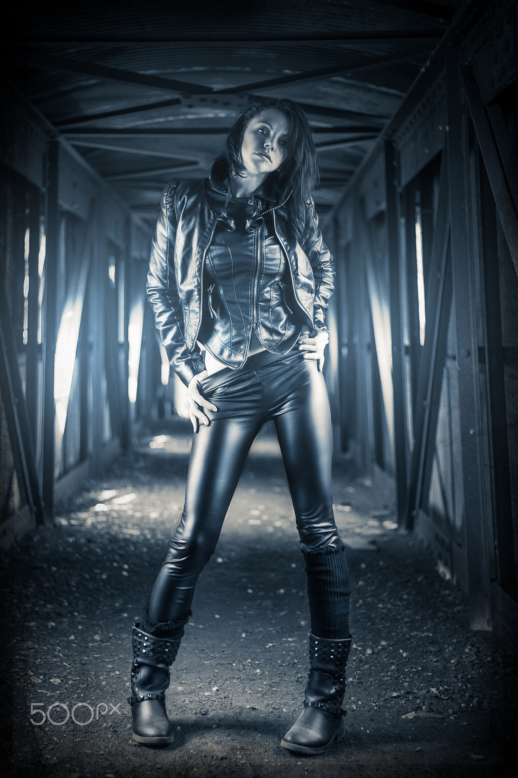 Canon EOS-1D Mark II sample photo. Dark city photography
