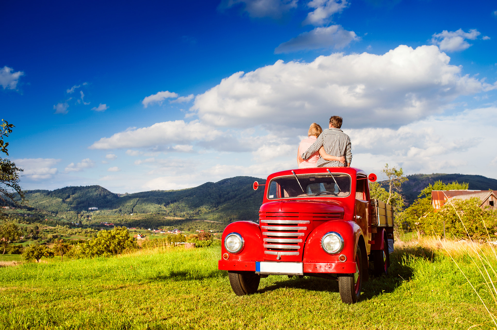 Nikon D4S + Sigma 35mm F1.4 DG HSM Art sample photo. Senior couple sitting in back of red pickup truck photography