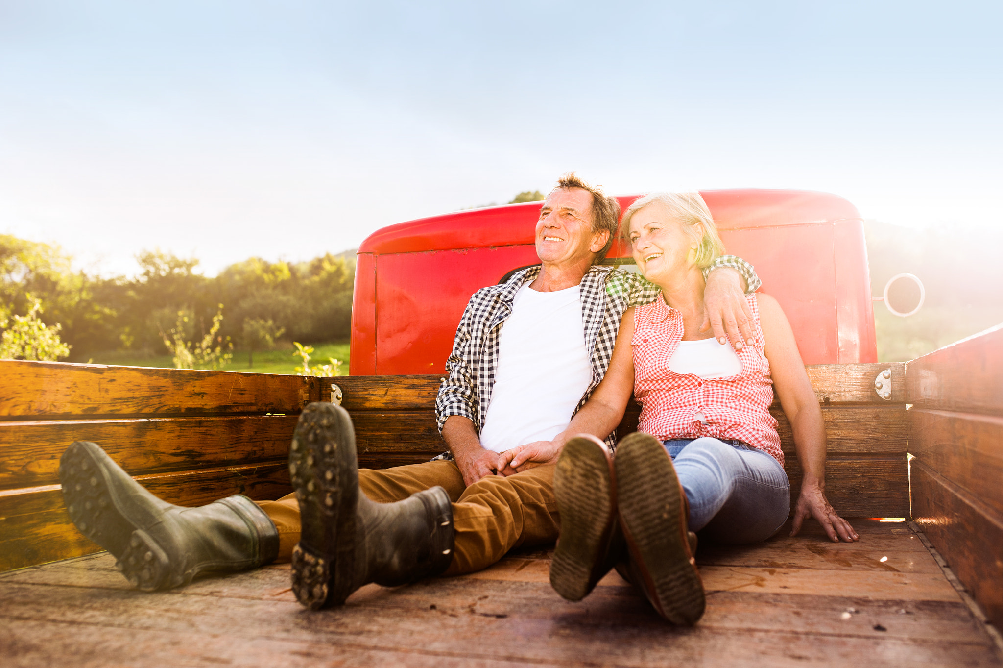 Nikon D4S + Sigma 35mm F1.4 DG HSM Art sample photo. Senior couple sitting in back of red pickup truck photography