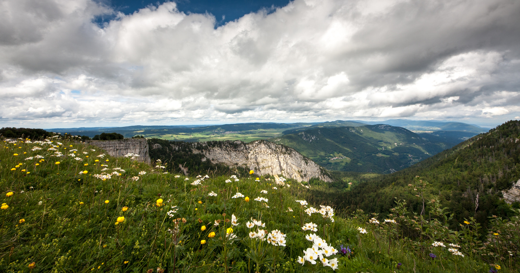 Sigma 8-16mm F4.5-5.6 DC HSM sample photo. Creux du van photography