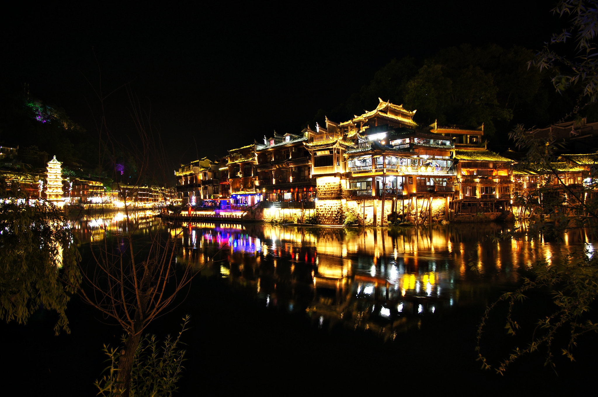 Sony SLT-A55 (SLT-A55V) + Tamron SP AF 10-24mm F3.5-4.5 Di II LD Aspherical (IF) sample photo. Color of fenghuang #8 photography