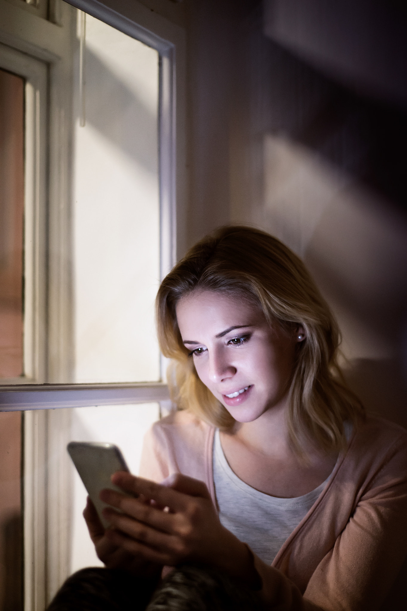 Nikon D4S sample photo. Blond woman sitting on window sill with smart phone photography