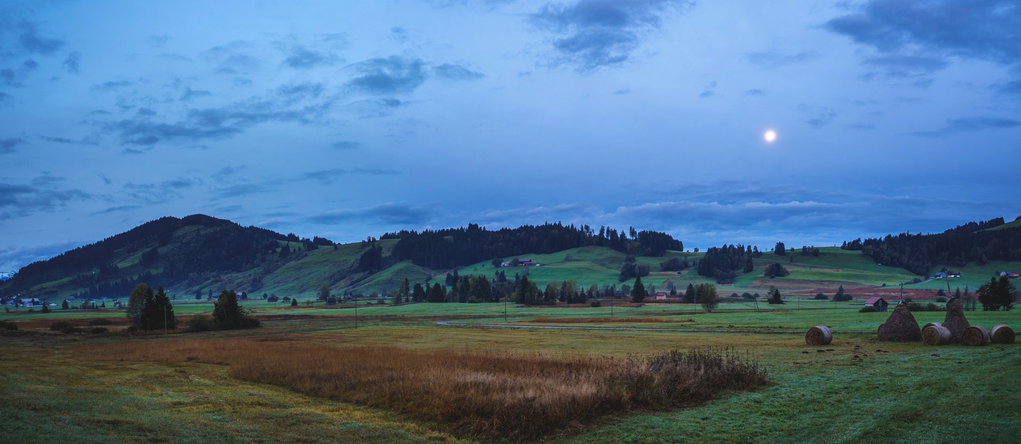 Sony a7 II + E 21mm F2.8 sample photo. Moorlands rothenturm photography