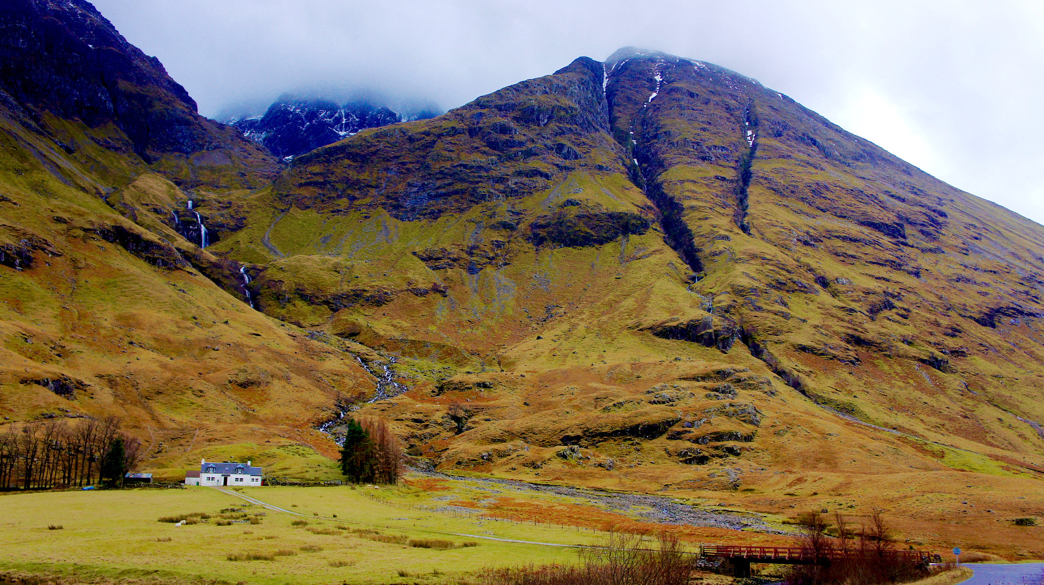 Sony Alpha NEX-5 + Tamron 18-200mm F3.5-6.3 Di III VC sample photo. On the road to fort william... photography