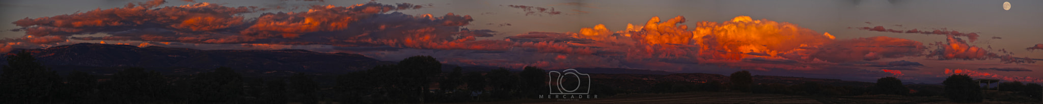 Sigma 70-300mm F4-5.6 APO DG Macro sample photo. Panorámica de 12 tomas, en ruta solitaria por tierras oscenses. la luna mi fiel compañera y las... photography