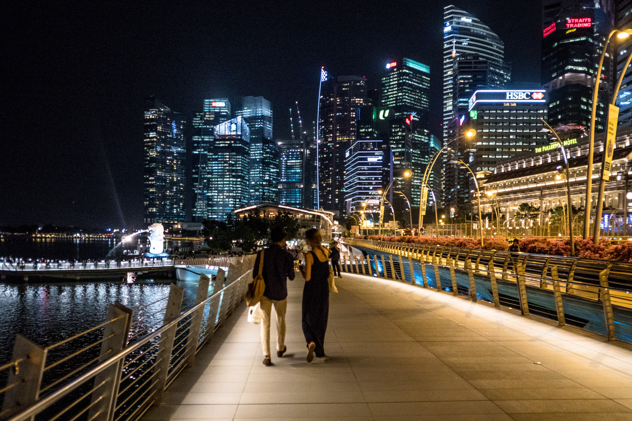 Sony a6300 + Sigma 19mm F2.8 EX DN sample photo. Walking on a bridge photography