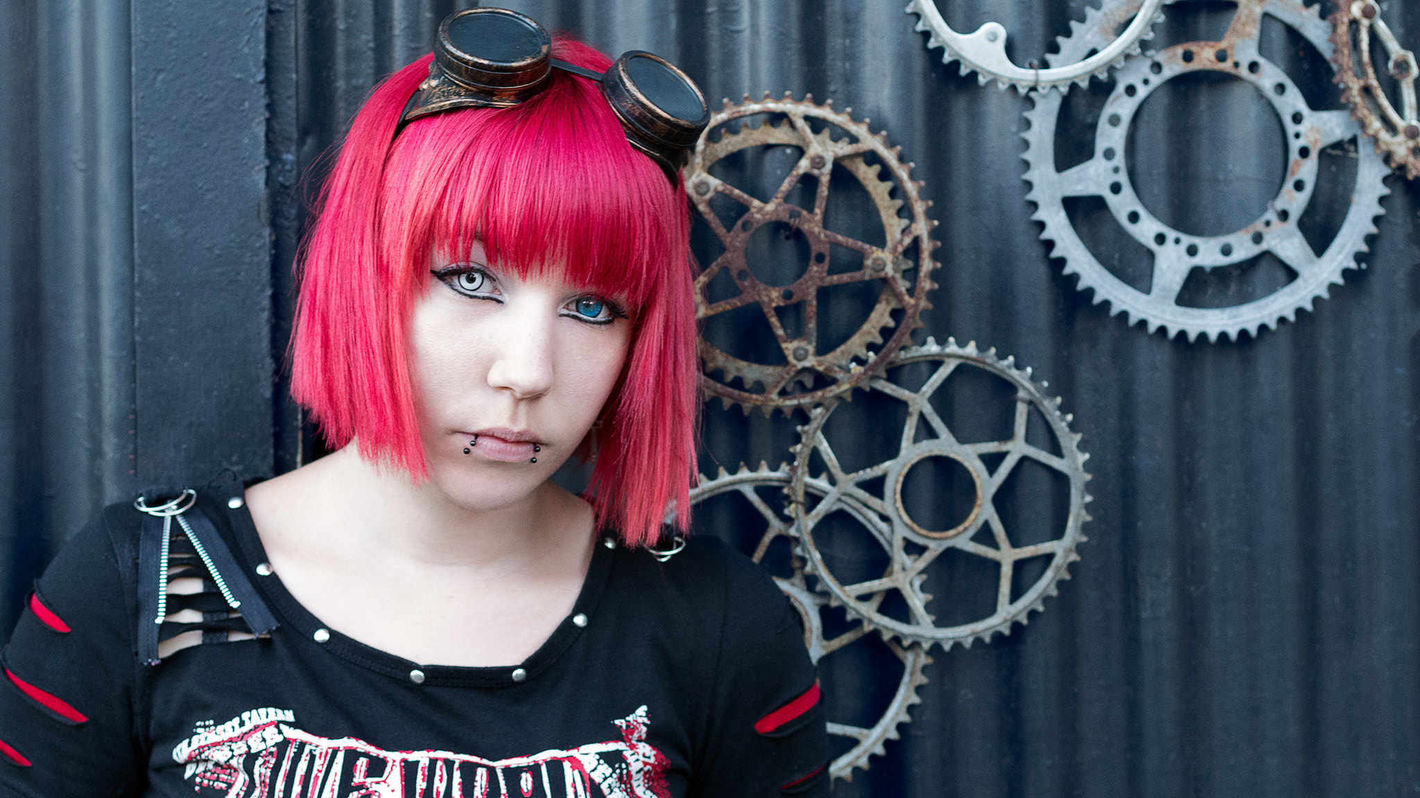 Pentax K-S2 sample photo. Steampunk portrait photography