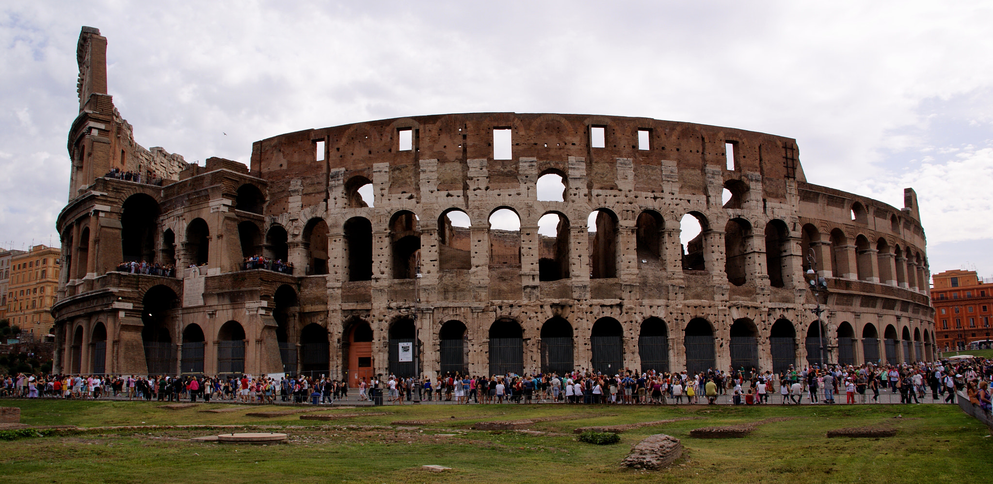 Sony Alpha DSLR-A350 + Sigma 18-200mm F3.5-6.3 DC sample photo. The colloseum, rome/ italy photography