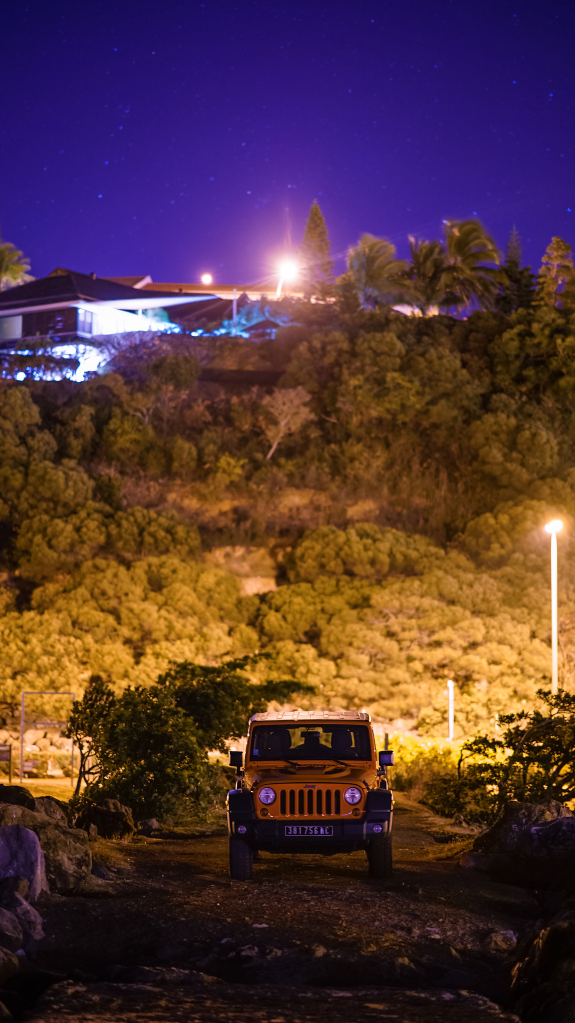Sony FE 85mm F1.4 GM sample photo. Jeep stars photography