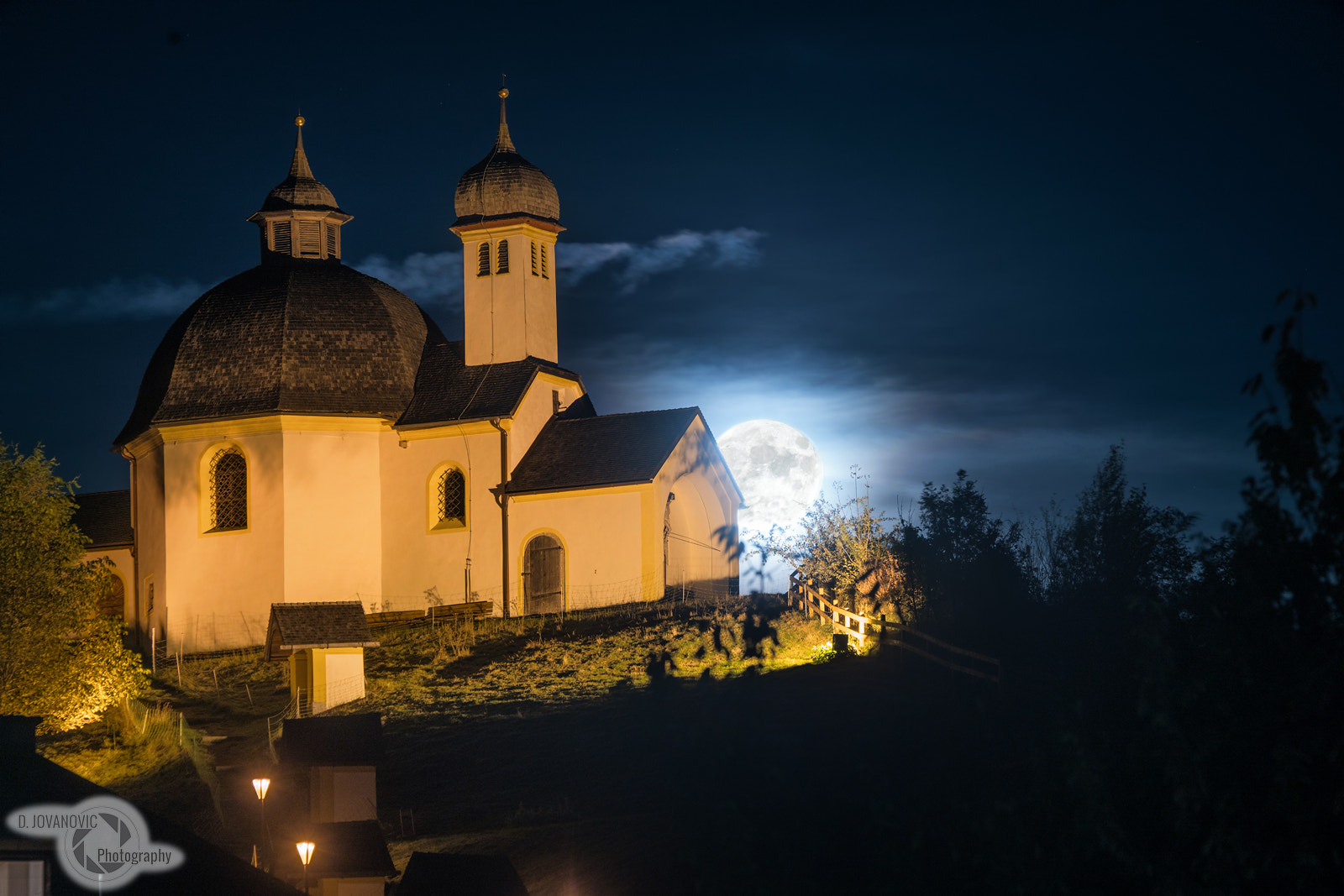 Sony a7R II + Sony 70-400mm F4-5.6 G SSM sample photo. Supermoon photography