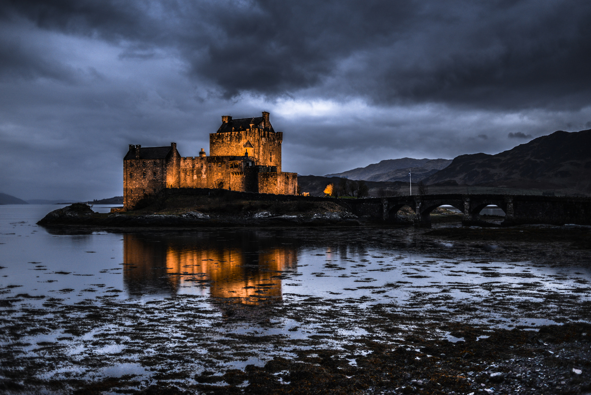 Nikon D610 + Nikon AF Nikkor 35mm F2D sample photo. Eilean donan castle photography