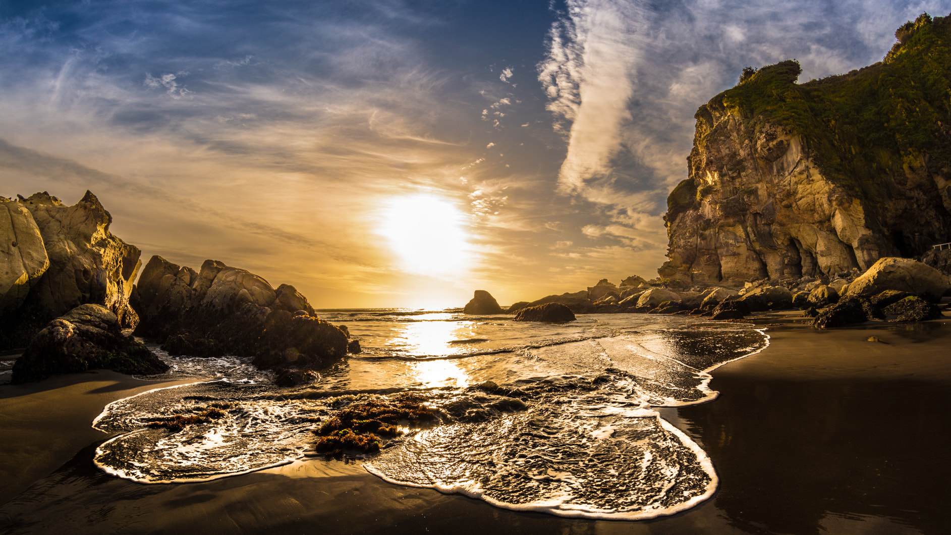 Nikon D5200 + Samyang 8mm F3.5 Aspherical IF MC Fisheye sample photo. Playa lebu photography