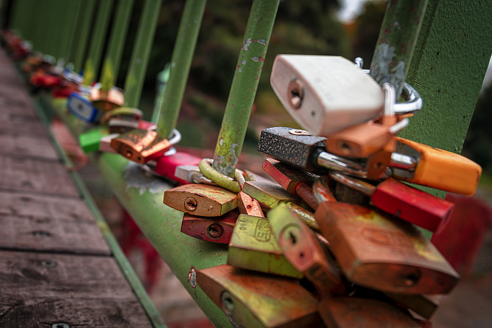 Sony a6300 + Sony DT 50mm F1.8 SAM sample photo. Lock bridge photography