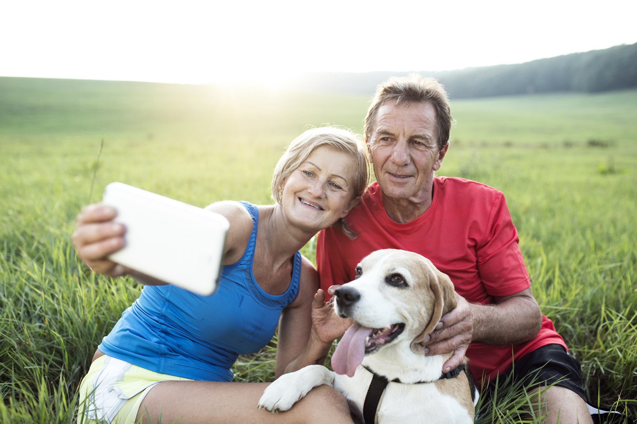 Nikon D4S + Sigma 35mm F1.4 DG HSM Art sample photo. Senior runners with dog resting, taking selfie. sunny nature. photography