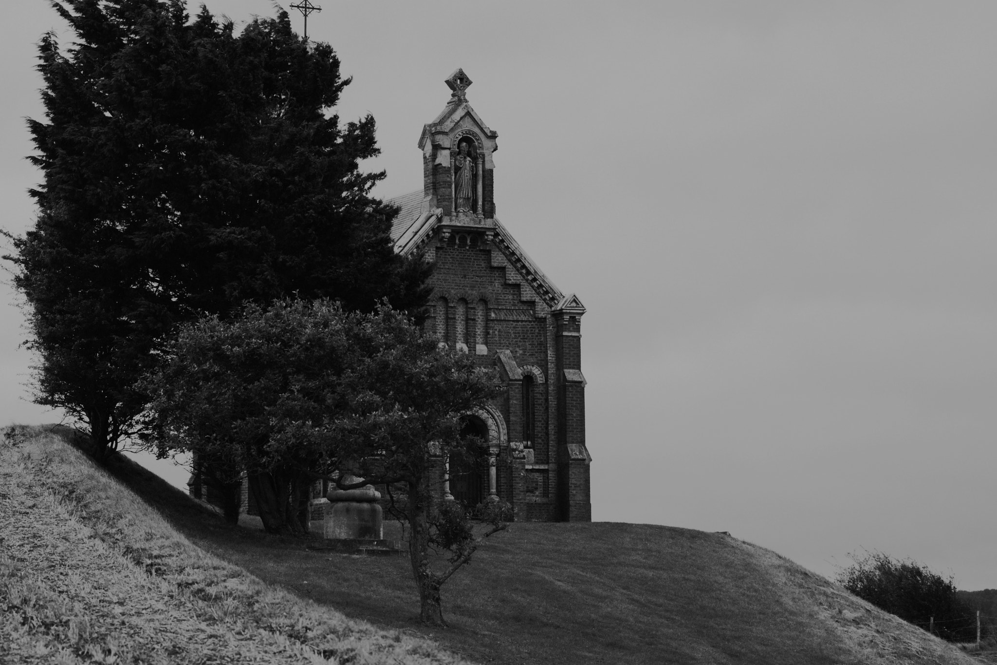 Sony ILCA-77M2 + Minolta/Sony AF 70-200mm F2.8 G sample photo. The  small  chapel  in  the  countryside photography