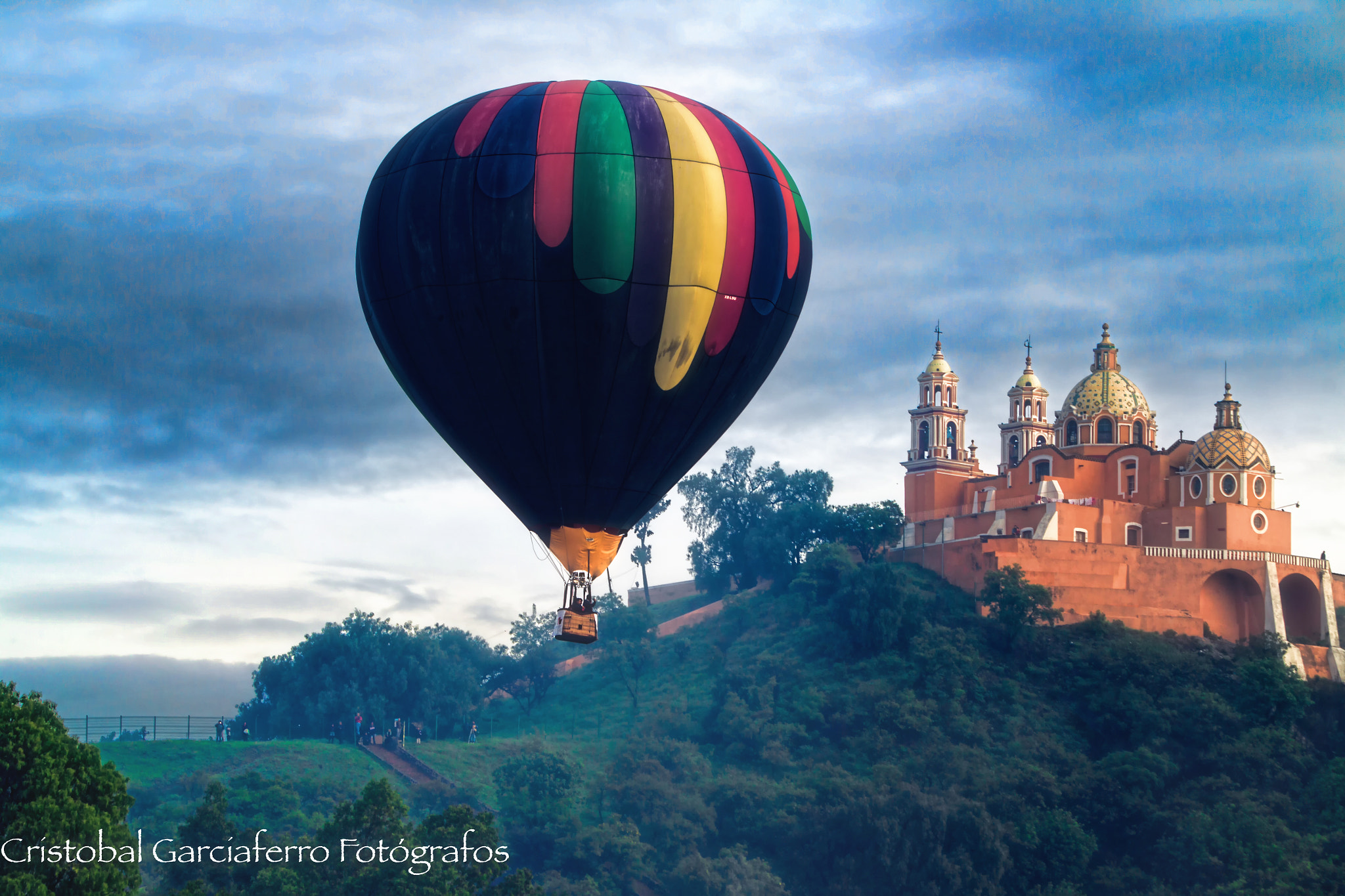 Canon EOS-1D Mark IV sample photo. Big balloon and church photography