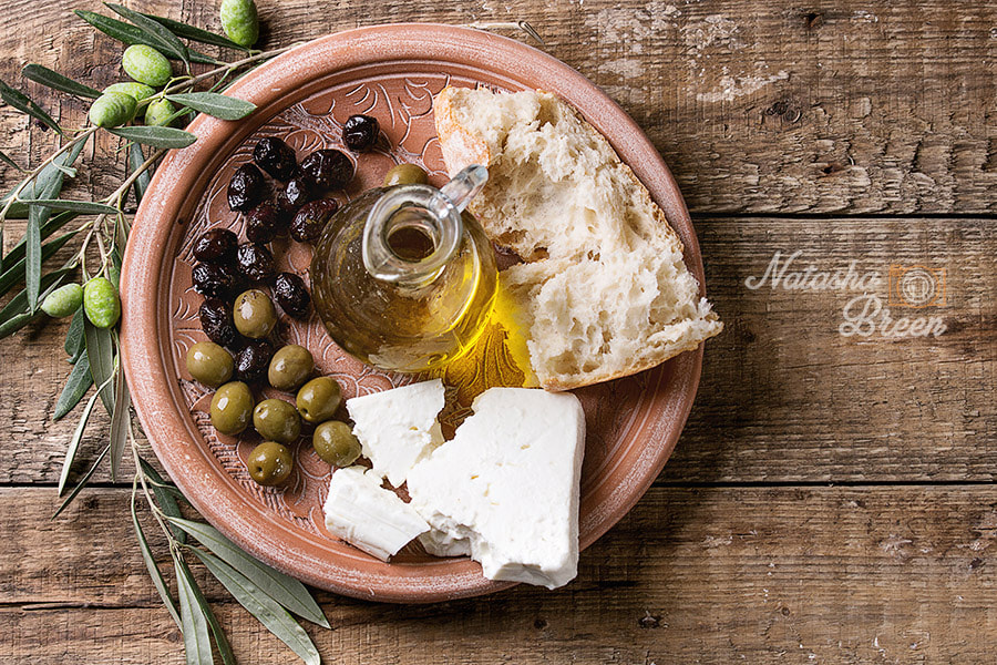 Canon EOS 700D (EOS Rebel T5i / EOS Kiss X7i) + Canon EF 70-200mm F4L IS USM sample photo. Olives with feta cheese and bread photography