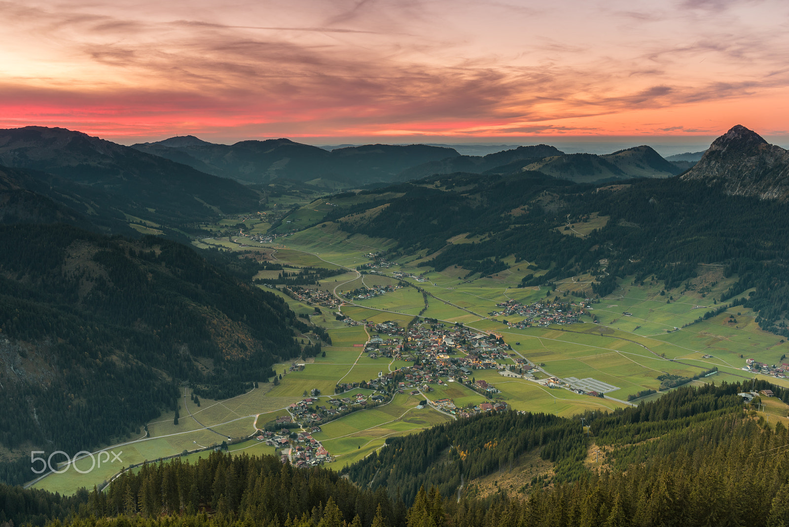 Nikon D750 + Tamron SP 35mm F1.8 Di VC USD sample photo. Autumn sunset photography