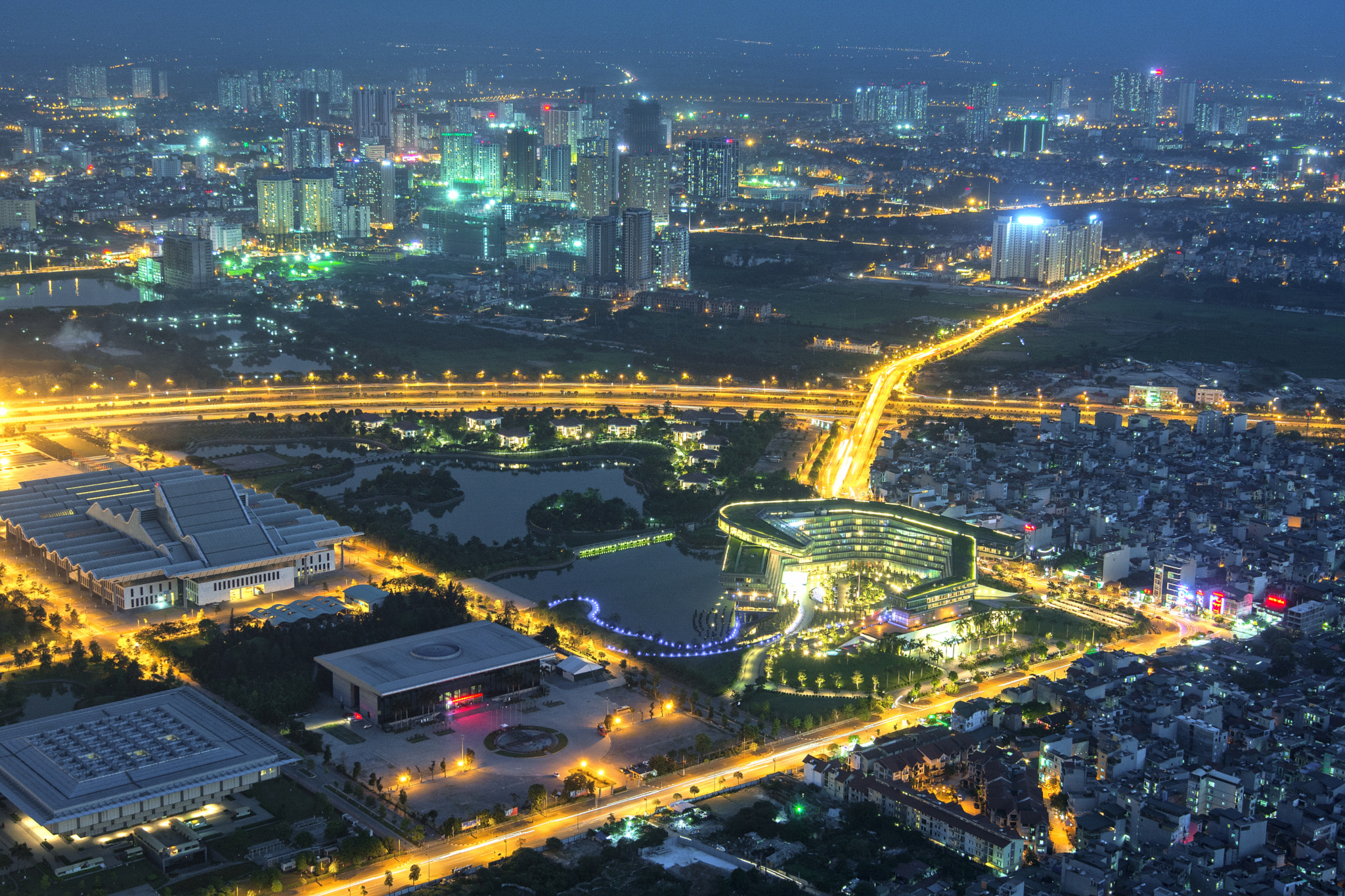 Nikon AF-S Nikkor 16-35mm F4G ED VR sample photo. City scape photography