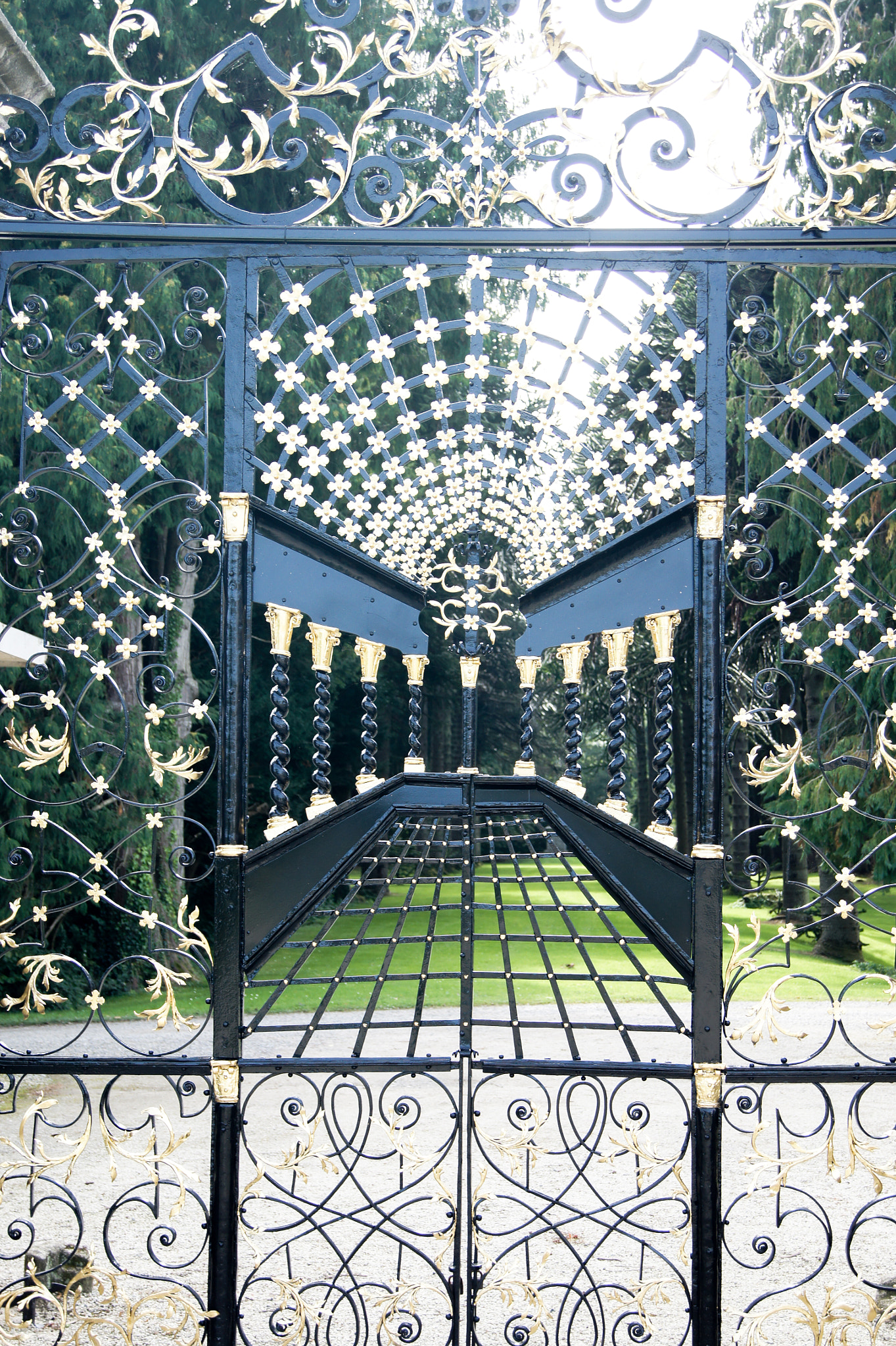 Sony SLT-A33 + Sony DT 18-55mm F3.5-5.6 SAM sample photo. Gate to heaven photography