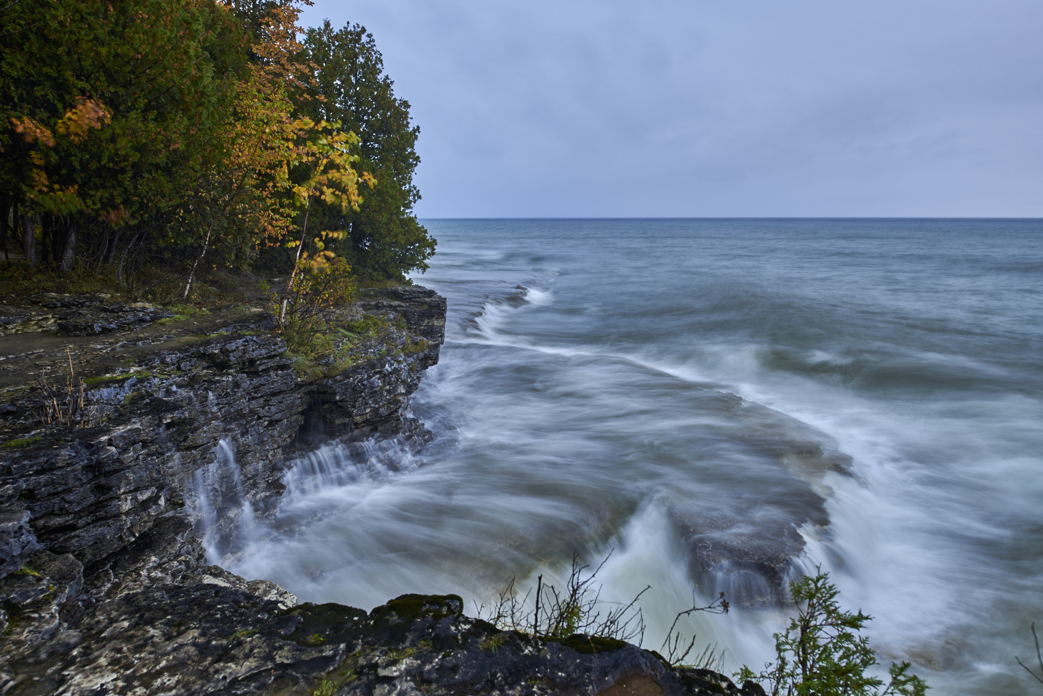 Nikon PC-E Nikkor 24mm F3.5D ED Tilt-Shift sample photo. Waves breaking over a rock shoreline photography