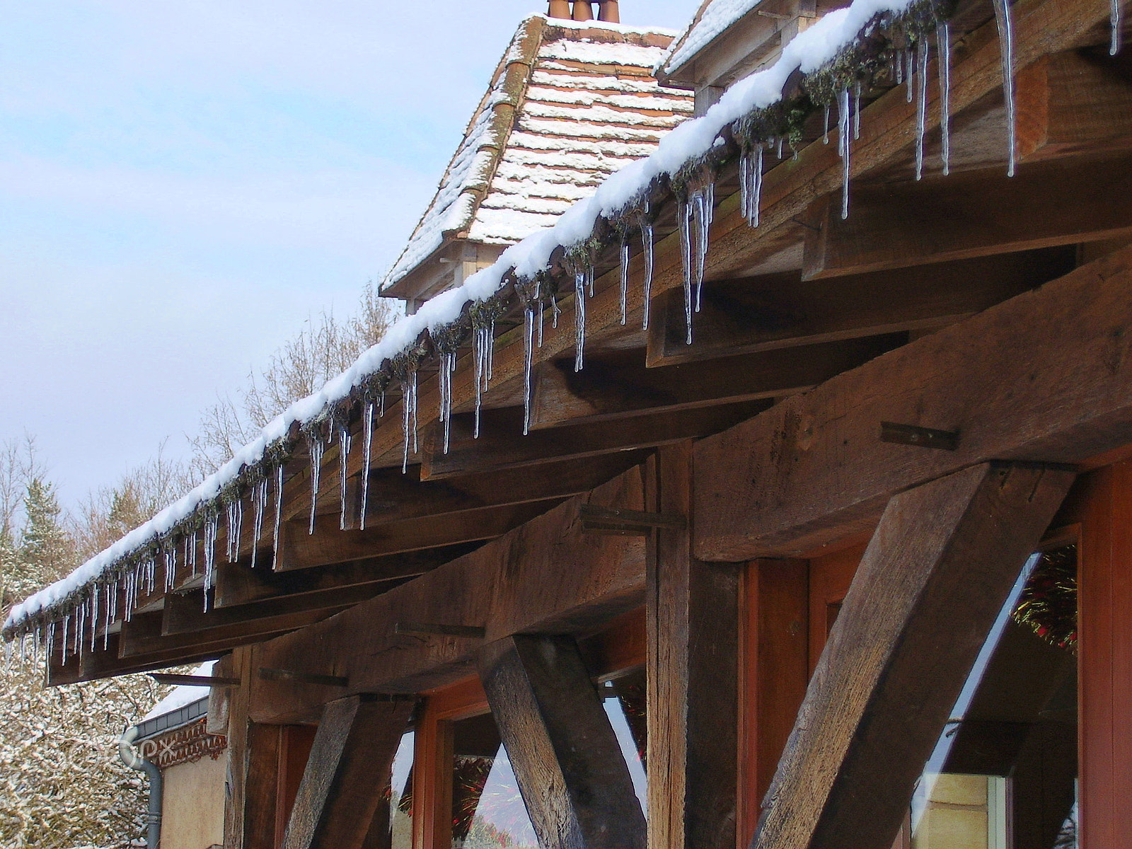 Olympus FE115,X715 sample photo. Icicles photography