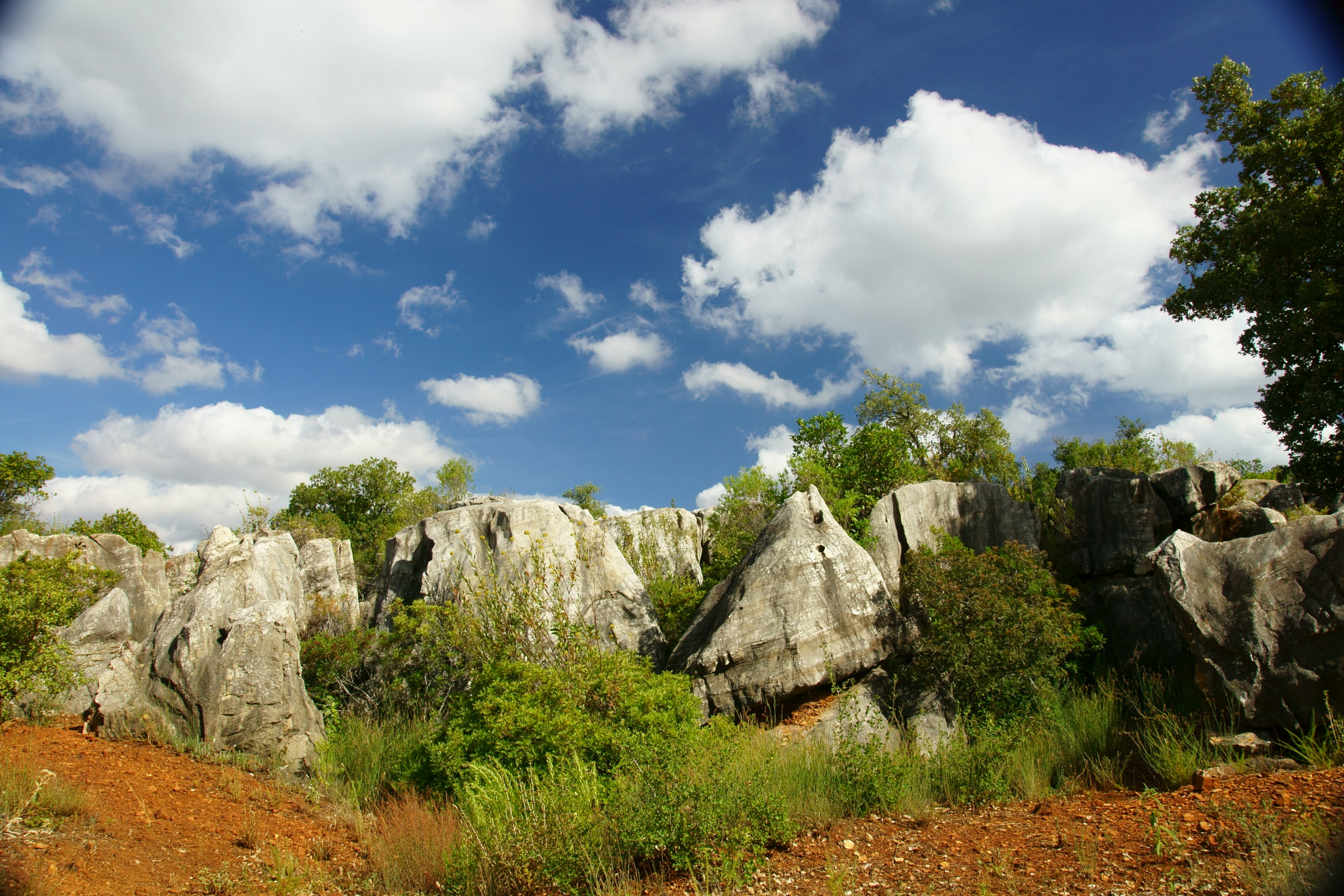 Sony DT 16-105mm F3.5-5.6 sample photo. Cluds and rocks photography