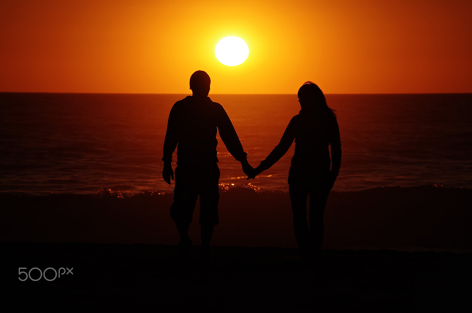 Pentax K-x sample photo. Loving couple beach sunset photography