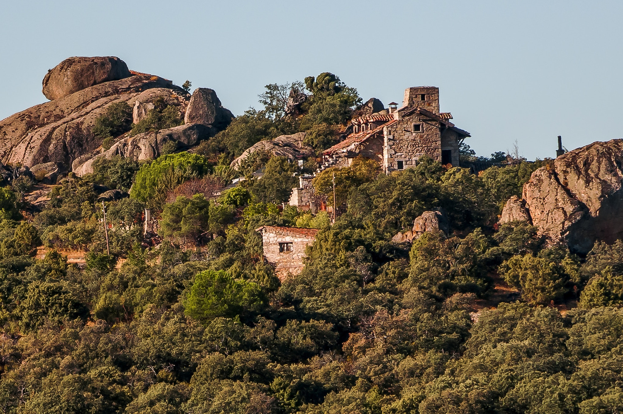 Sigma 18-200mm F3.5-6.3 DC OS HSM sample photo. Canto del pico desde hoyo de manzanares photography