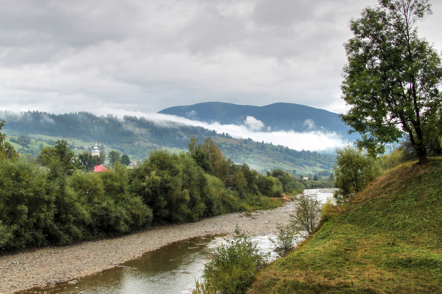 Canon EF-S 17-85mm F4-5.6 IS USM sample photo. Carpathians photography