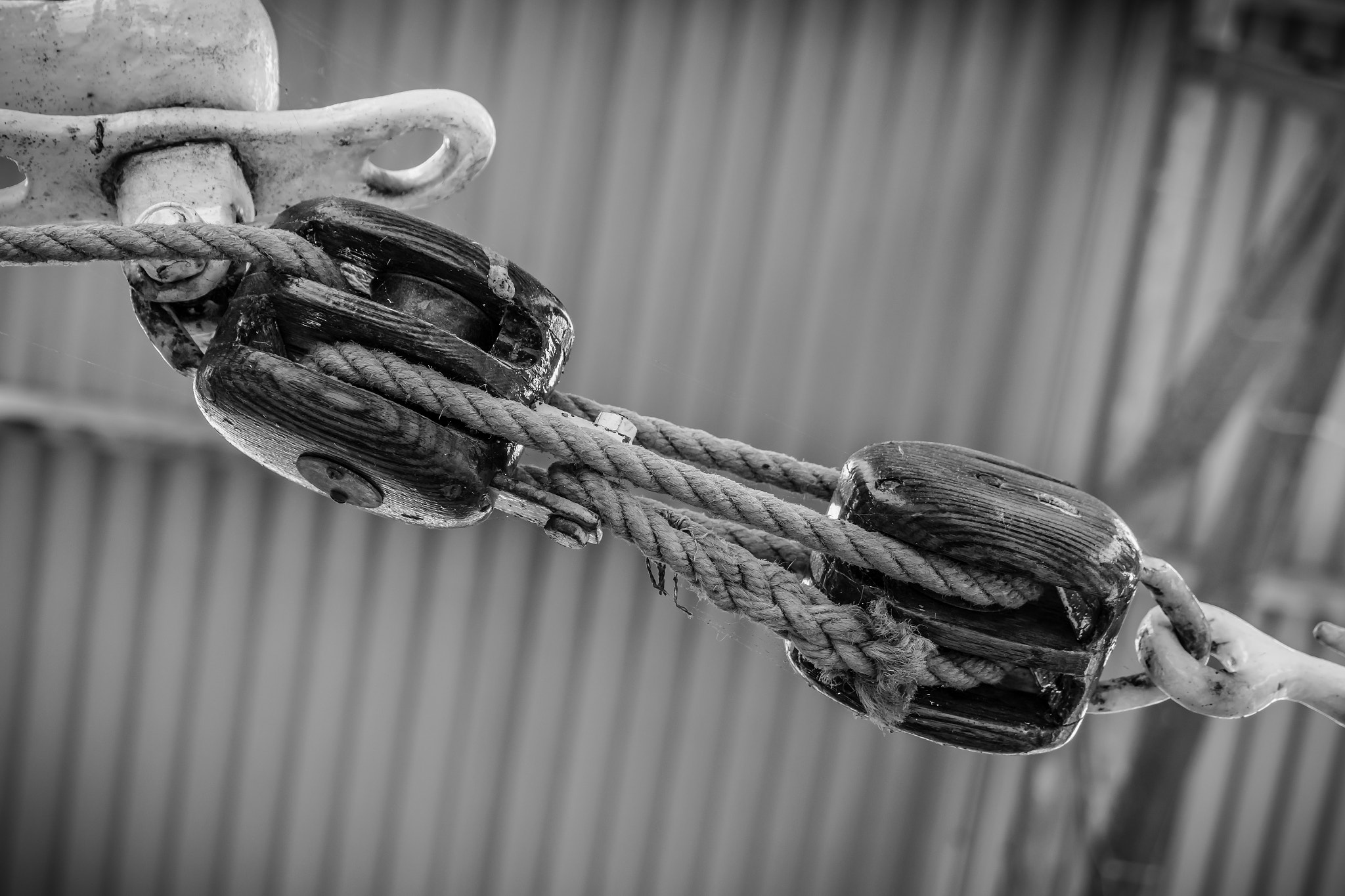Samsung NX30 + Samsung NX 18-55mm F3.5-5.6 OIS sample photo. "old pulley block" photography