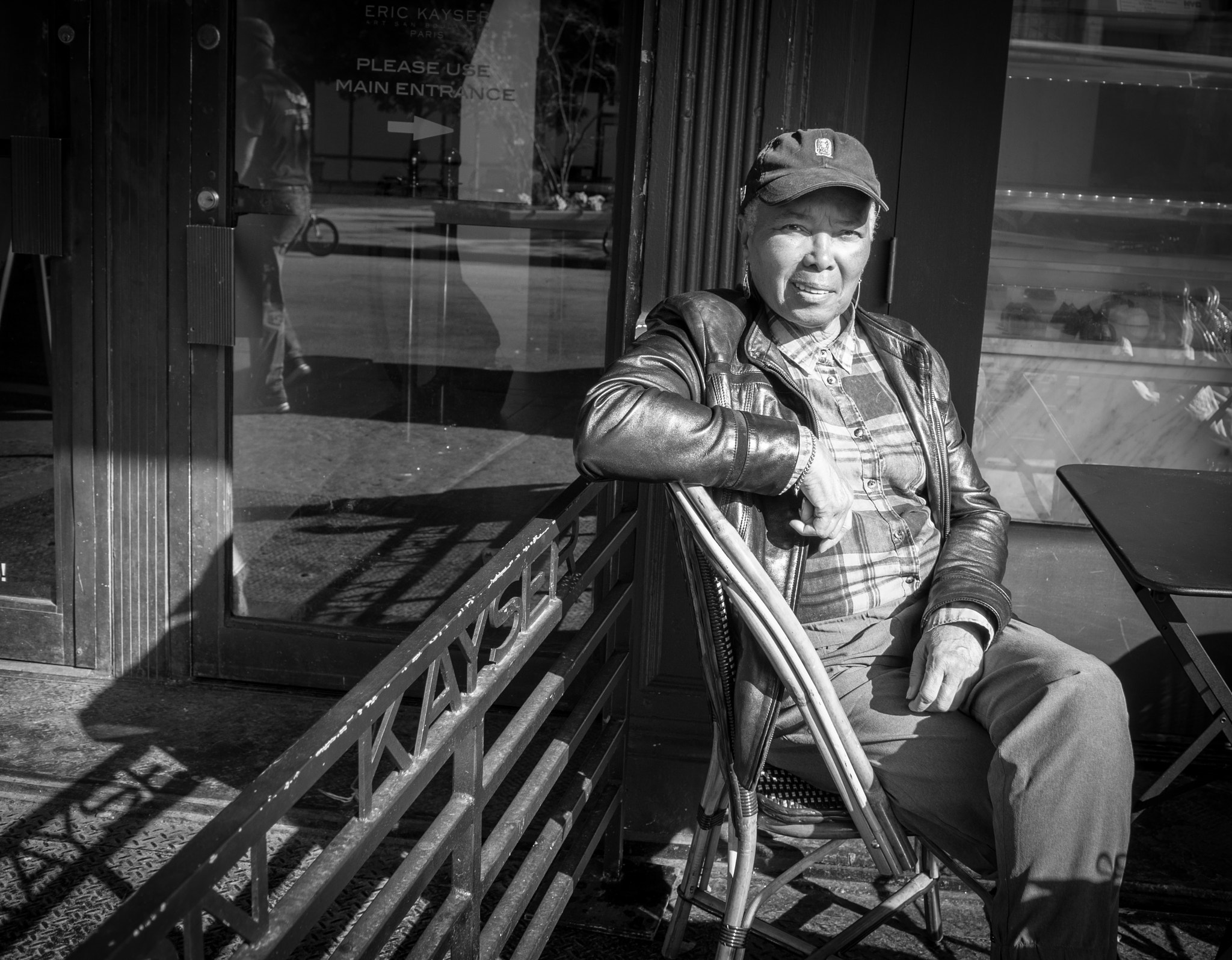 Olympus OM-D E-M10 II + Olympus M.Zuiko Digital 17mm F2.8 Pancake sample photo. Beautiful people of nyc photography