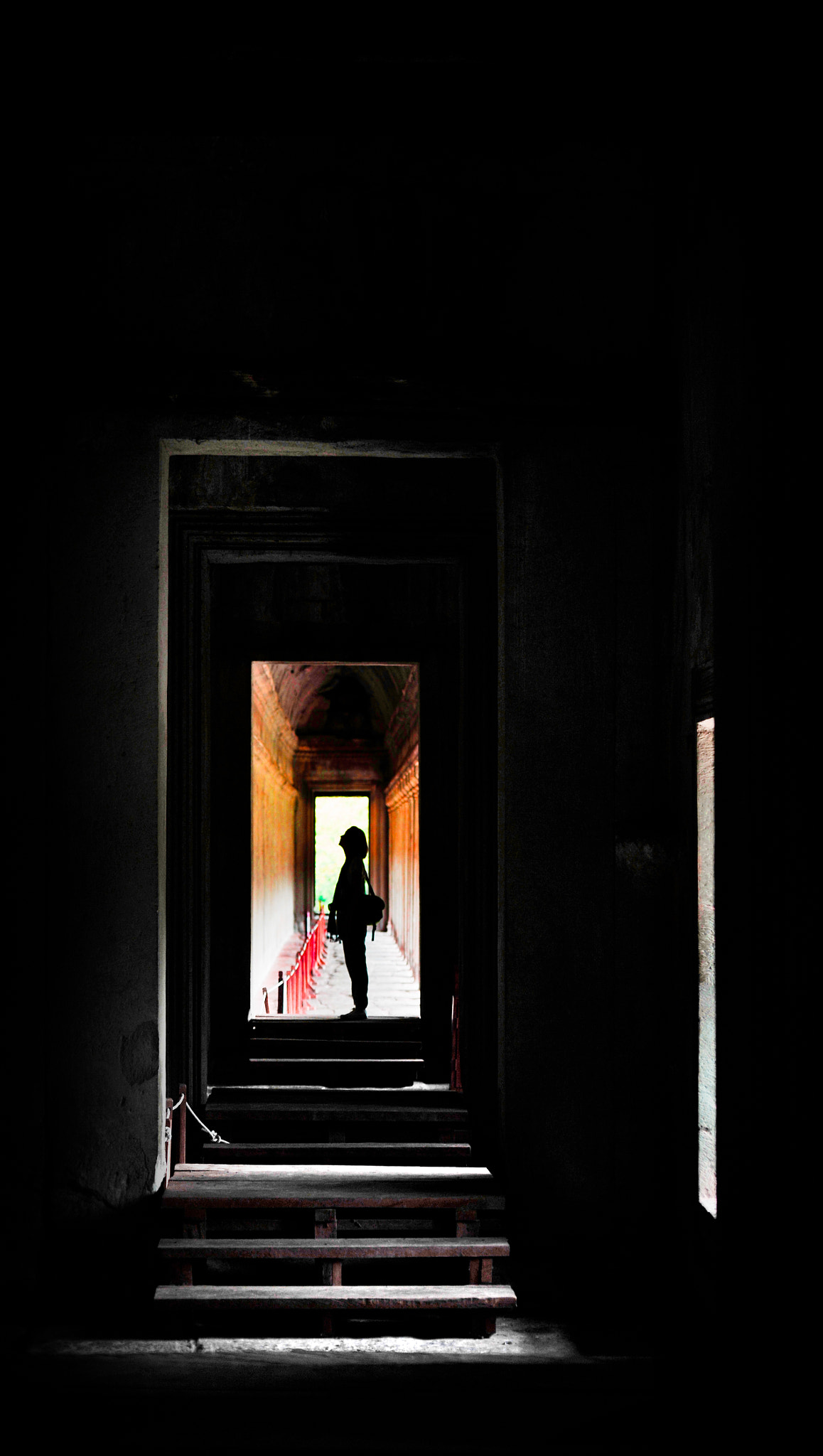 AF Nikkor 70-210mm f/4-5.6 sample photo. The corridor of angkor wat photography