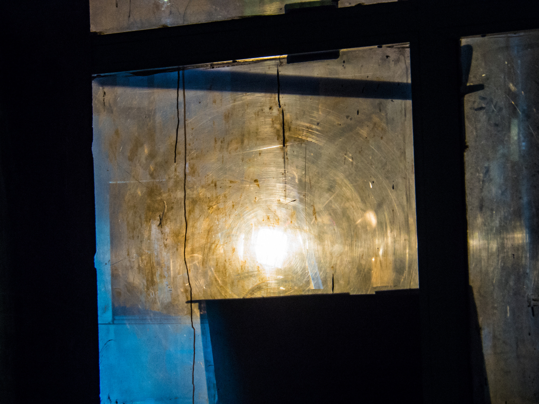 OLYMPUS M.14-150mm F4.0-5.6 II sample photo. Yellow and blue light photography