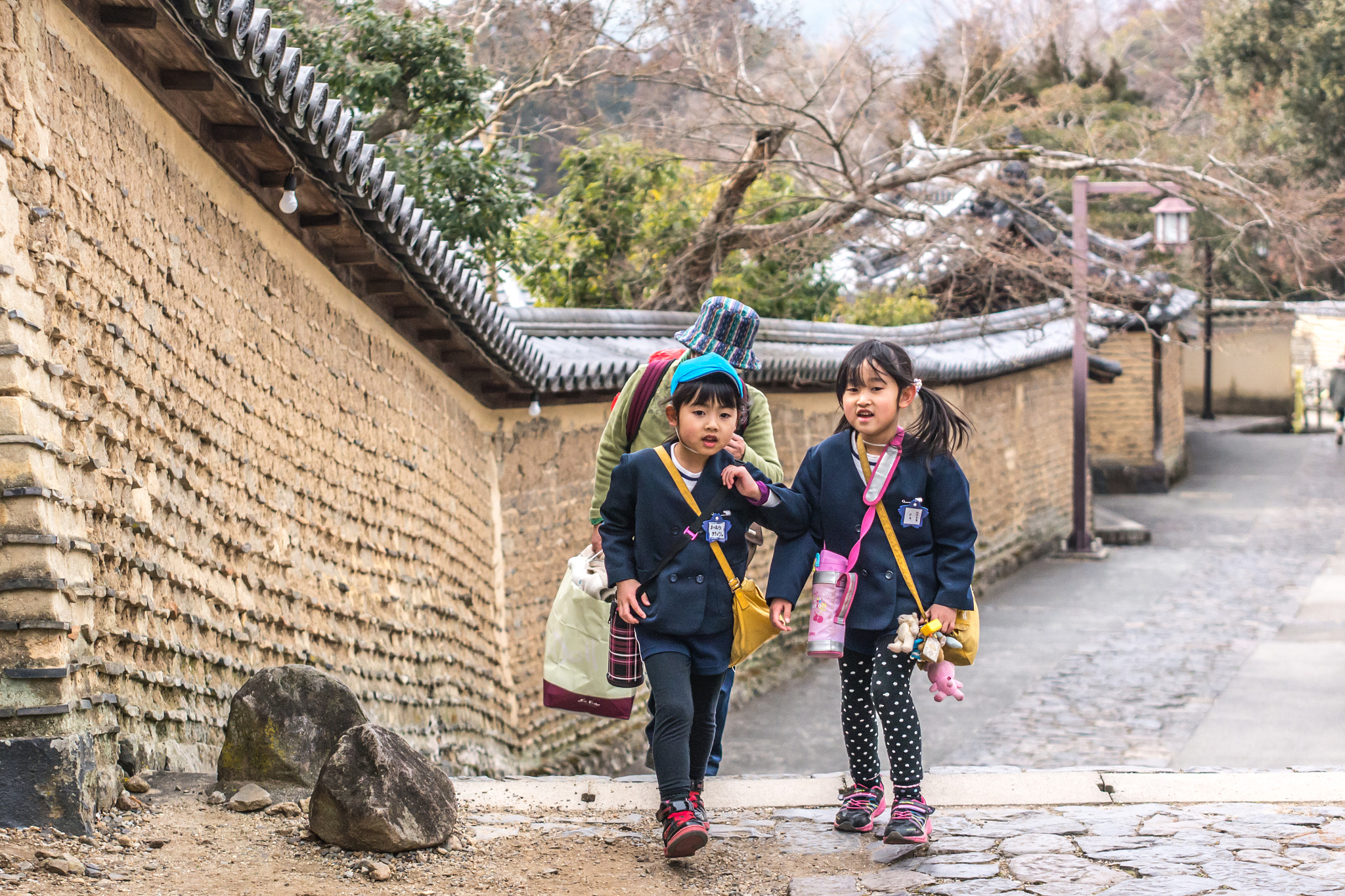 Panasonic Lumix DMC-G5 + Olympus M.Zuiko Digital 45mm F1.8 sample photo. Litle japanese scholars photography