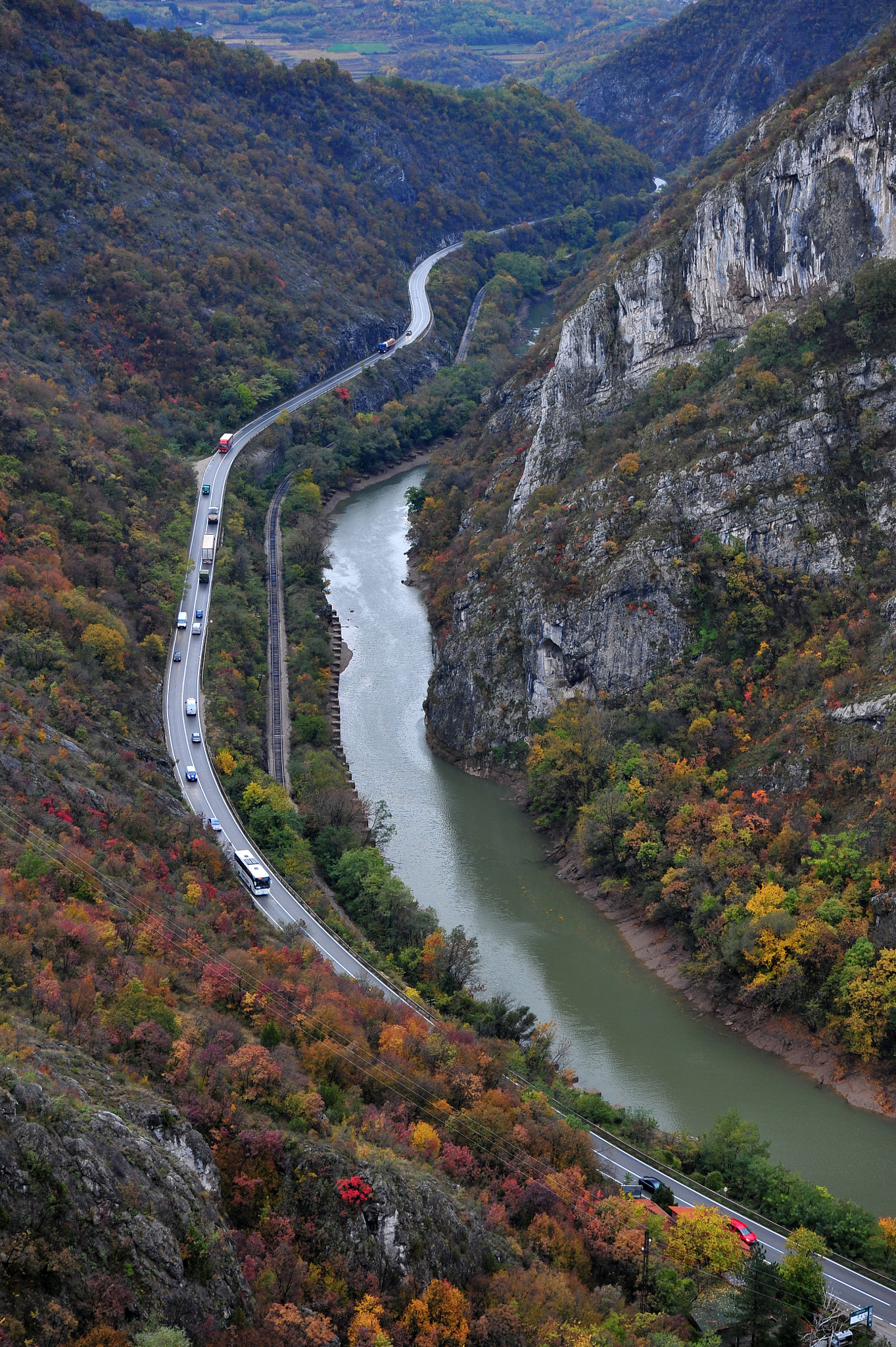 Nikon D700 + AF Zoom-Nikkor 28-80mm f/3.5-5.6D sample photo. Road, railway and river photography