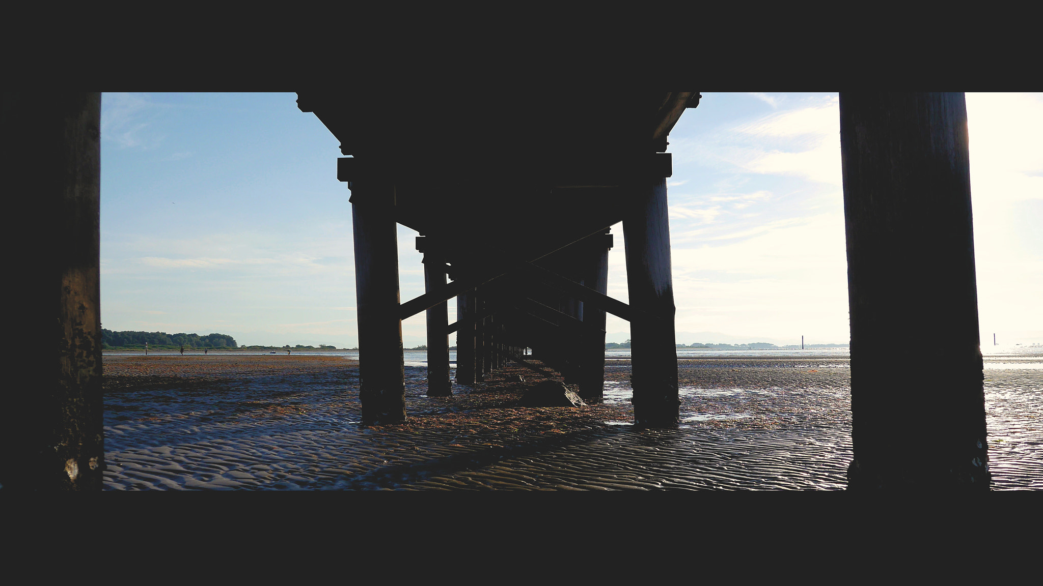 LUMIX G VARIO PZ 14-42/F3.5-5.6 sample photo. Under the lighthouse  photography