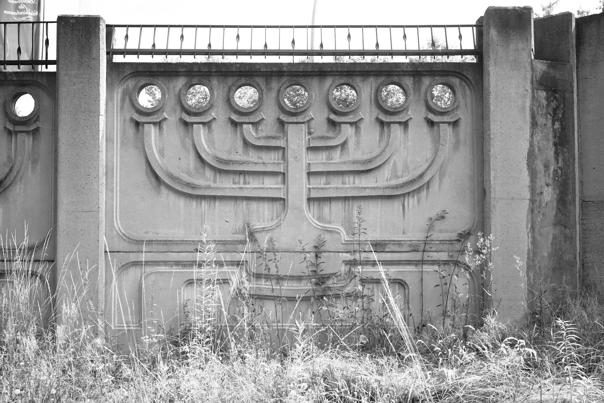 Olympus PEN E-P3 + Panasonic Lumix G 20mm F1.7 ASPH sample photo. Jewish cemetery weissensee photography