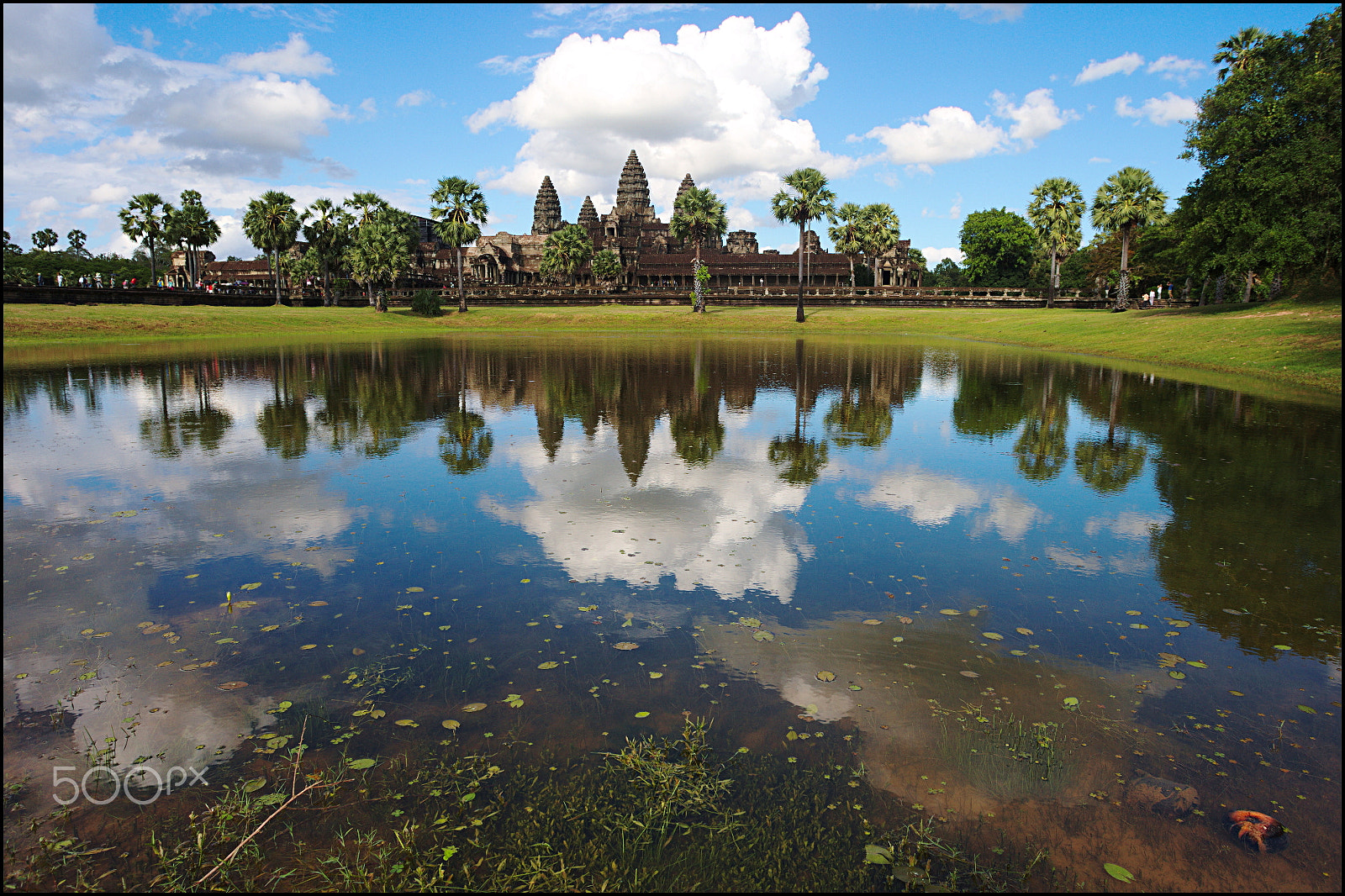 Canon EOS-1D Mark III + Canon EF 17-40mm F4L USM sample photo. Angkor wat reflection photography