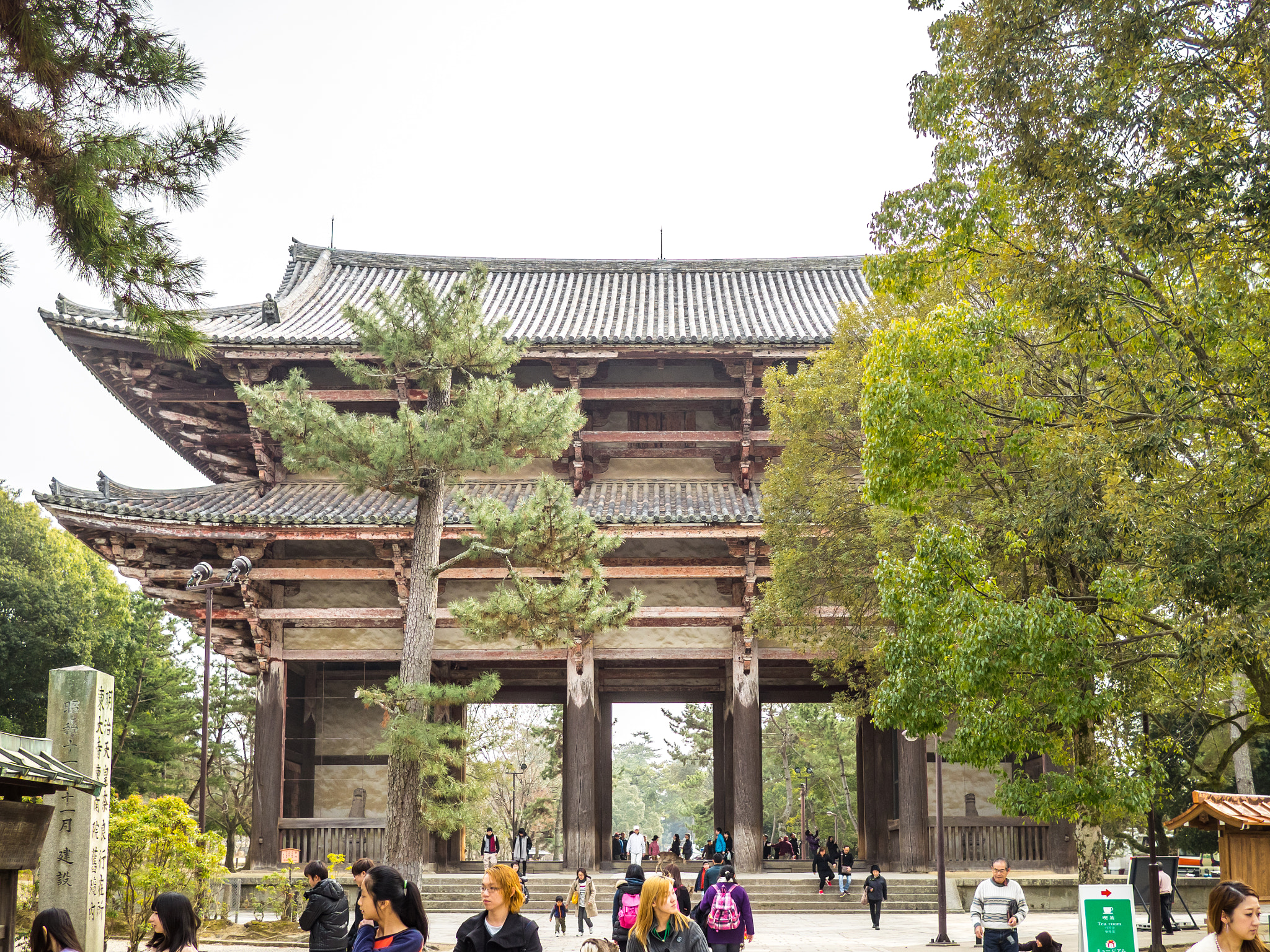 Olympus OM-D E-M1 + Panasonic Lumix G 20mm F1.7 ASPH sample photo. Nandai mon gate photography