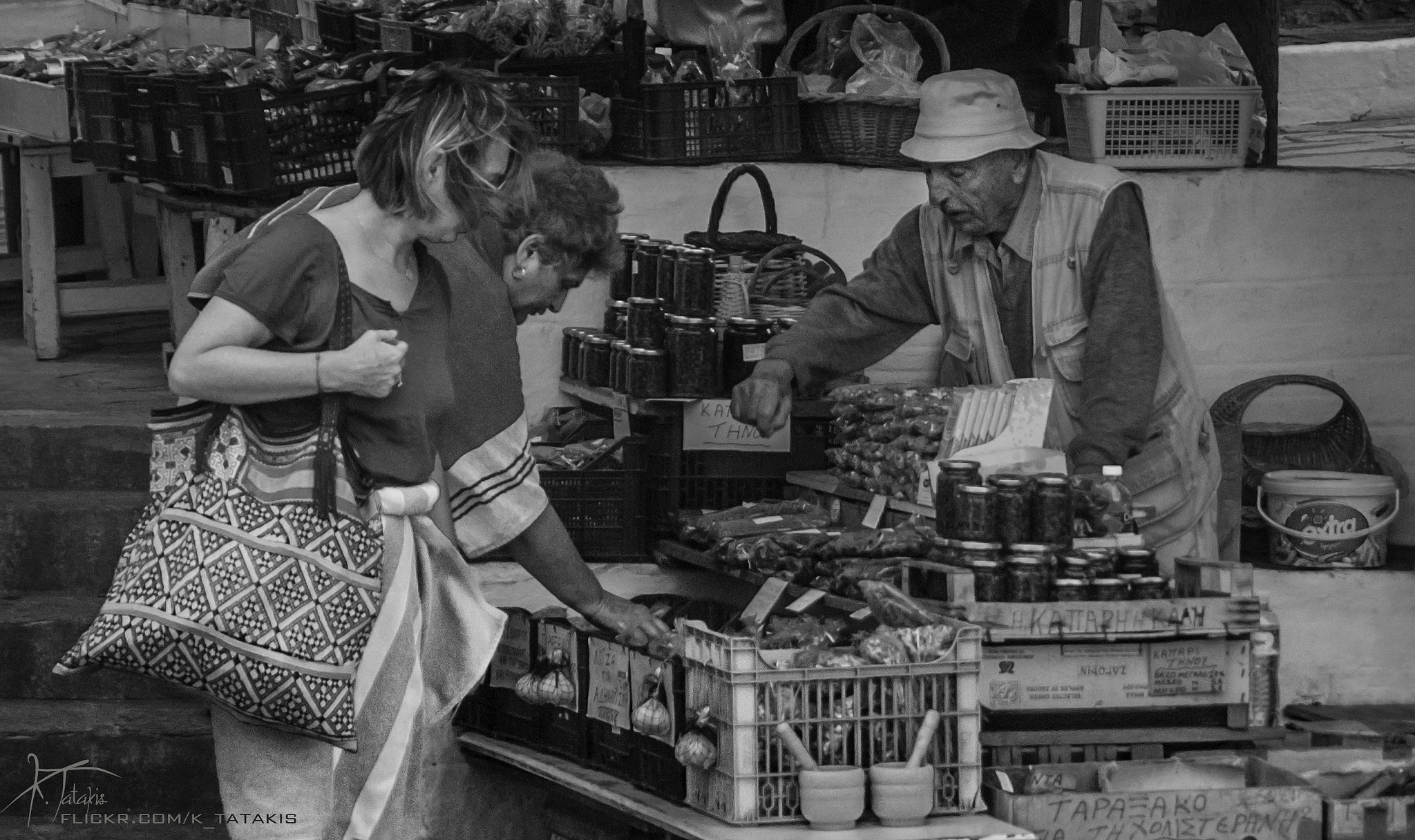 AF Zoom-Nikkor 35-80mm f/4-5.6D N sample photo. Street vendor photography