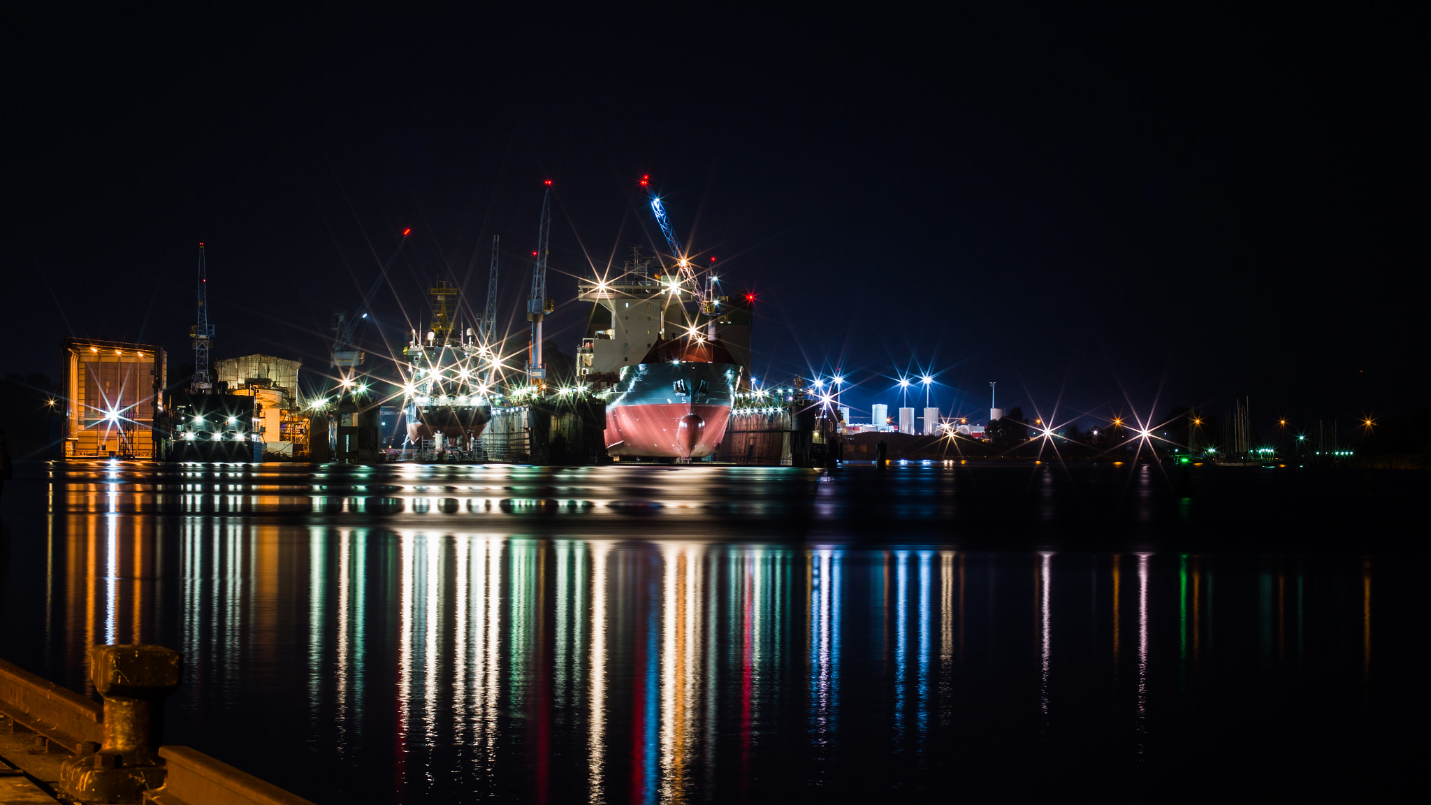 Sony SLT-A58 + Tokina 80-400mm F4.5-5.6 AT-X AF II 840 sample photo. Shipyard bremerhaven @ night photography